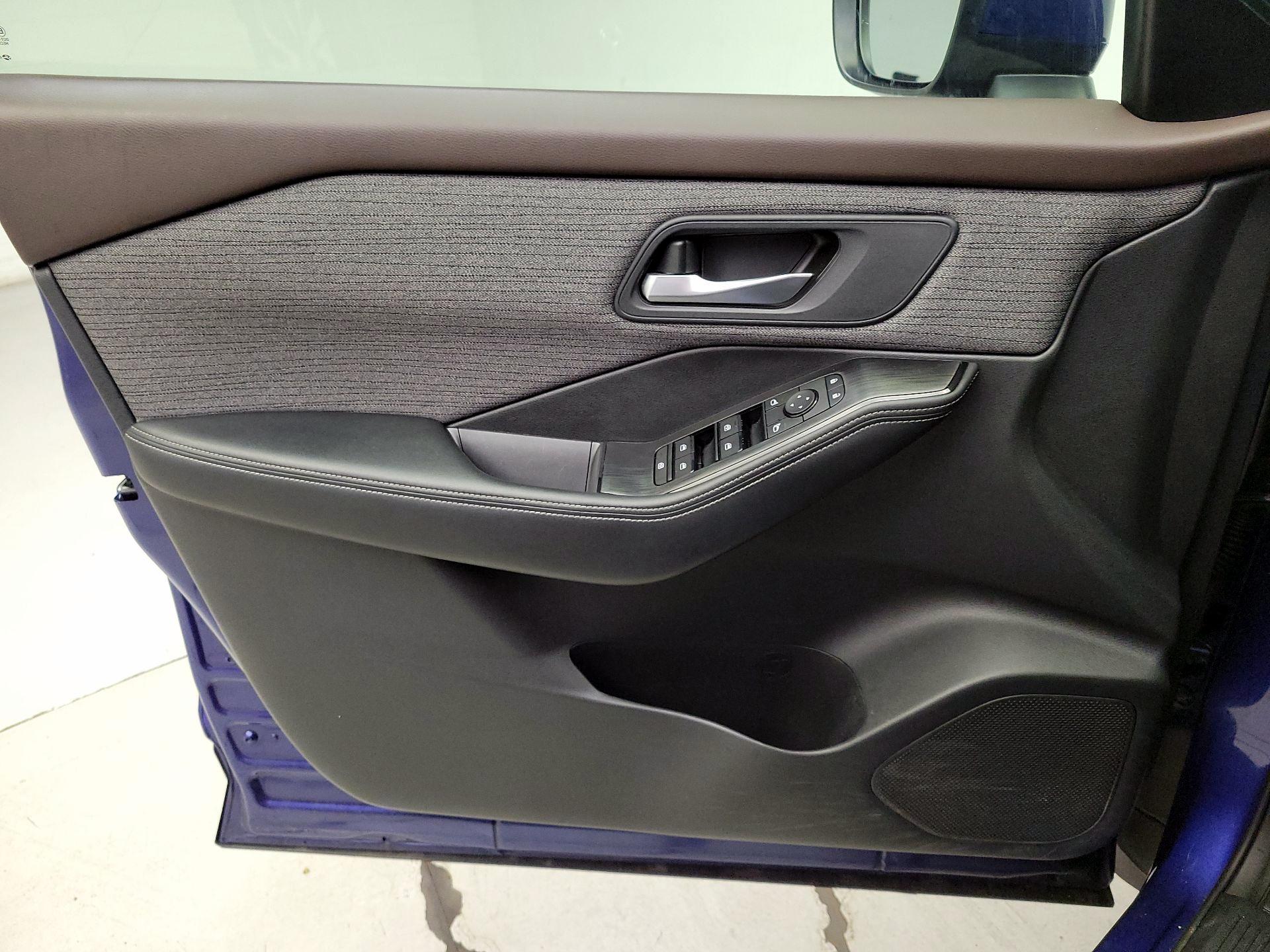 Thumbnail: 2021 Nissan Rogue - 12