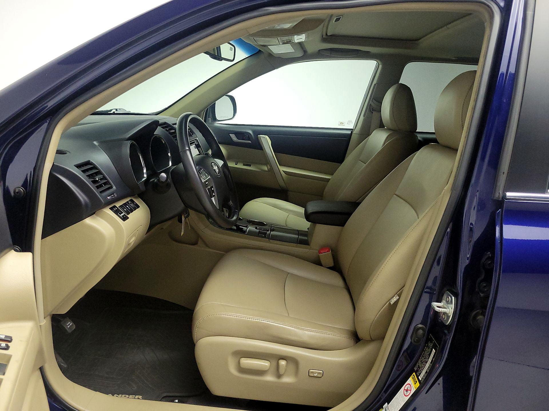 Thumbnail: 2013 Toyota Highlander - 11