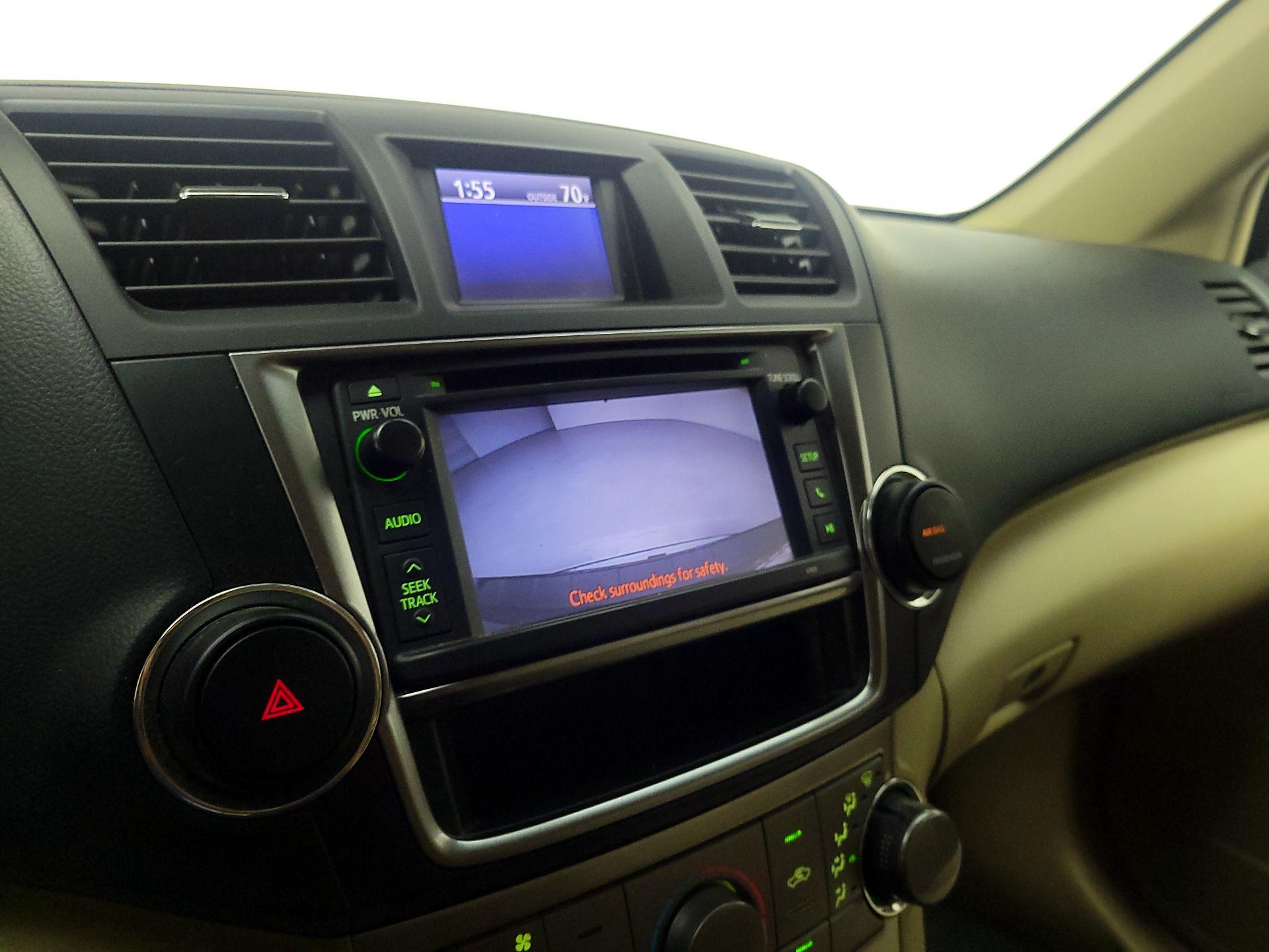 Thumbnail: 2013 Toyota Highlander - 14