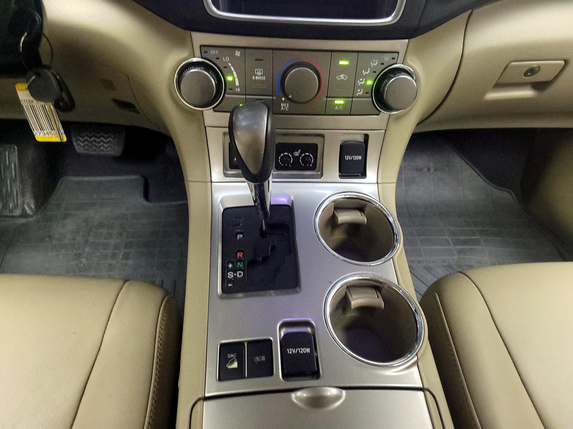Thumbnail: 2013 Toyota Highlander - 17
