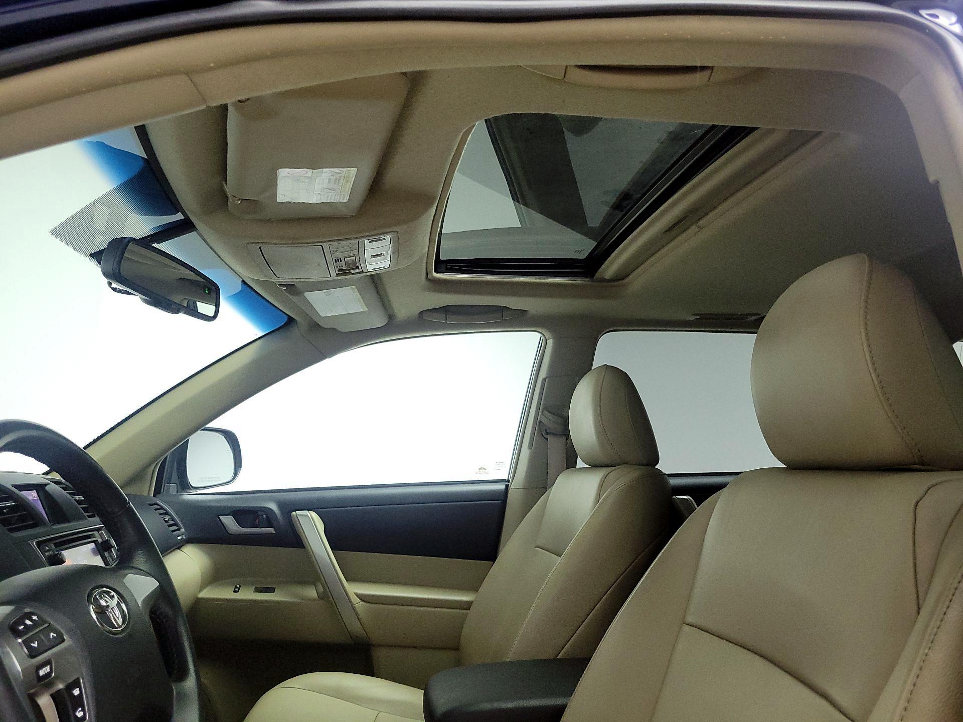 Thumbnail: 2013 Toyota Highlander - 19
