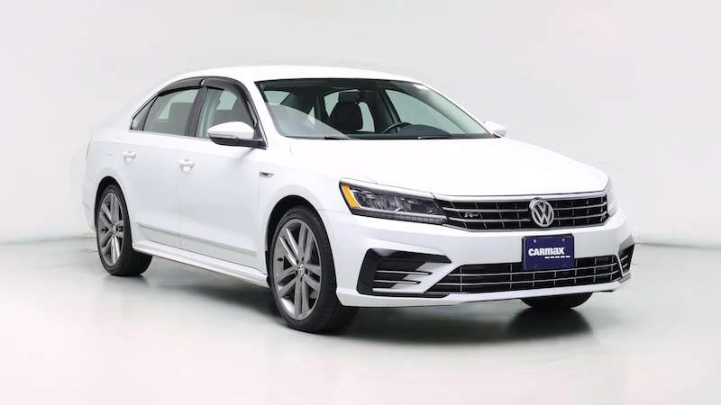 2017 Volkswagen Passat R-Line Hero Image