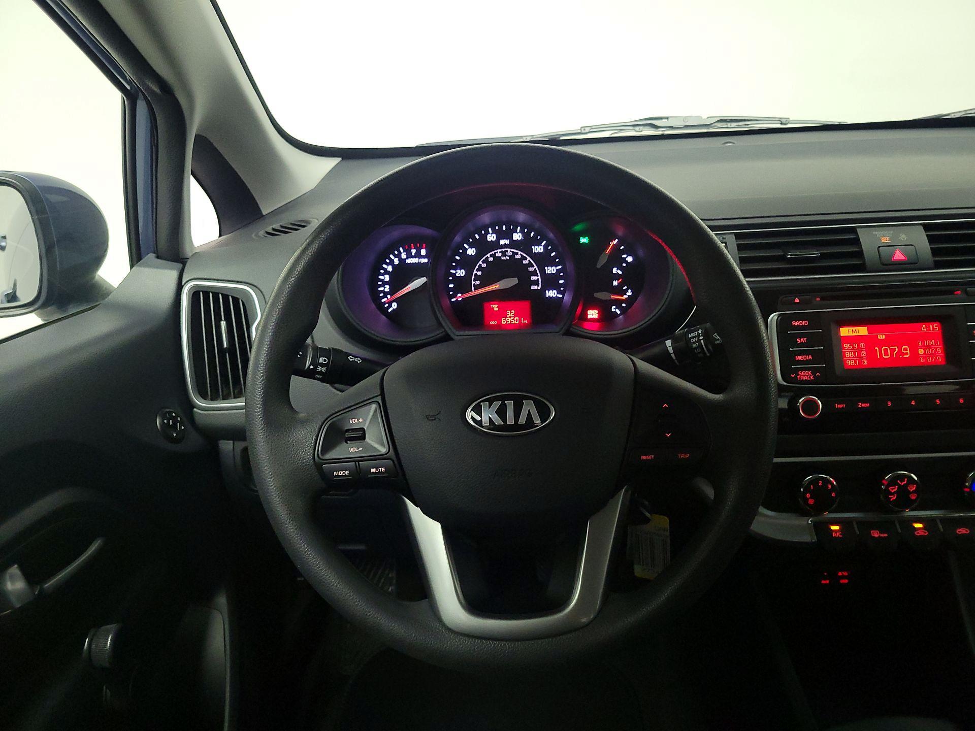 Thumbnail: 2016 Kia Rio - 10
