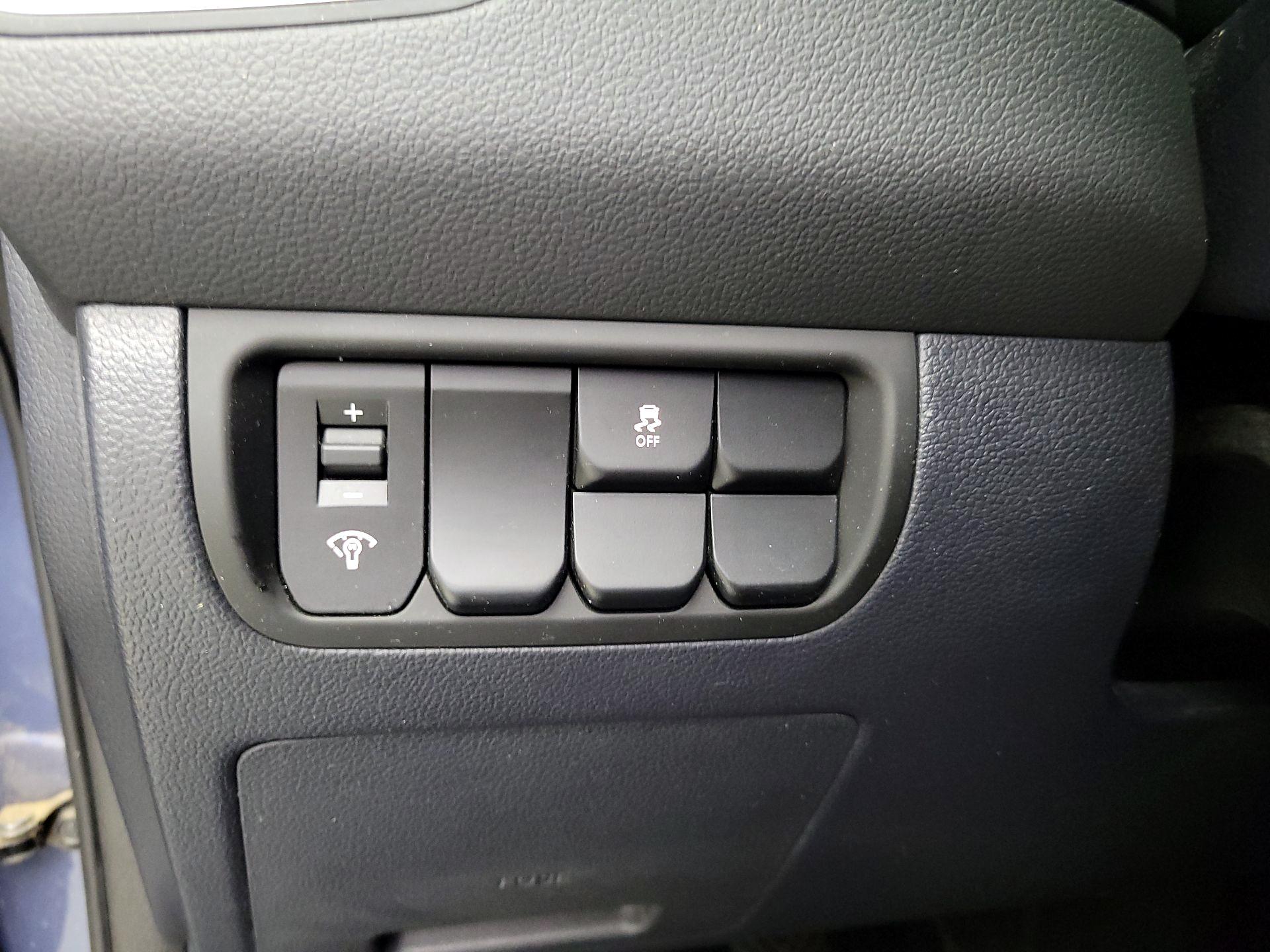 Thumbnail: 2016 Kia Rio - 13