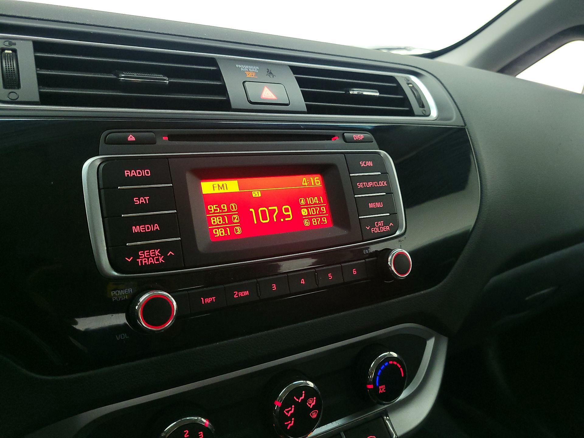 Thumbnail: 2016 Kia Rio - 14