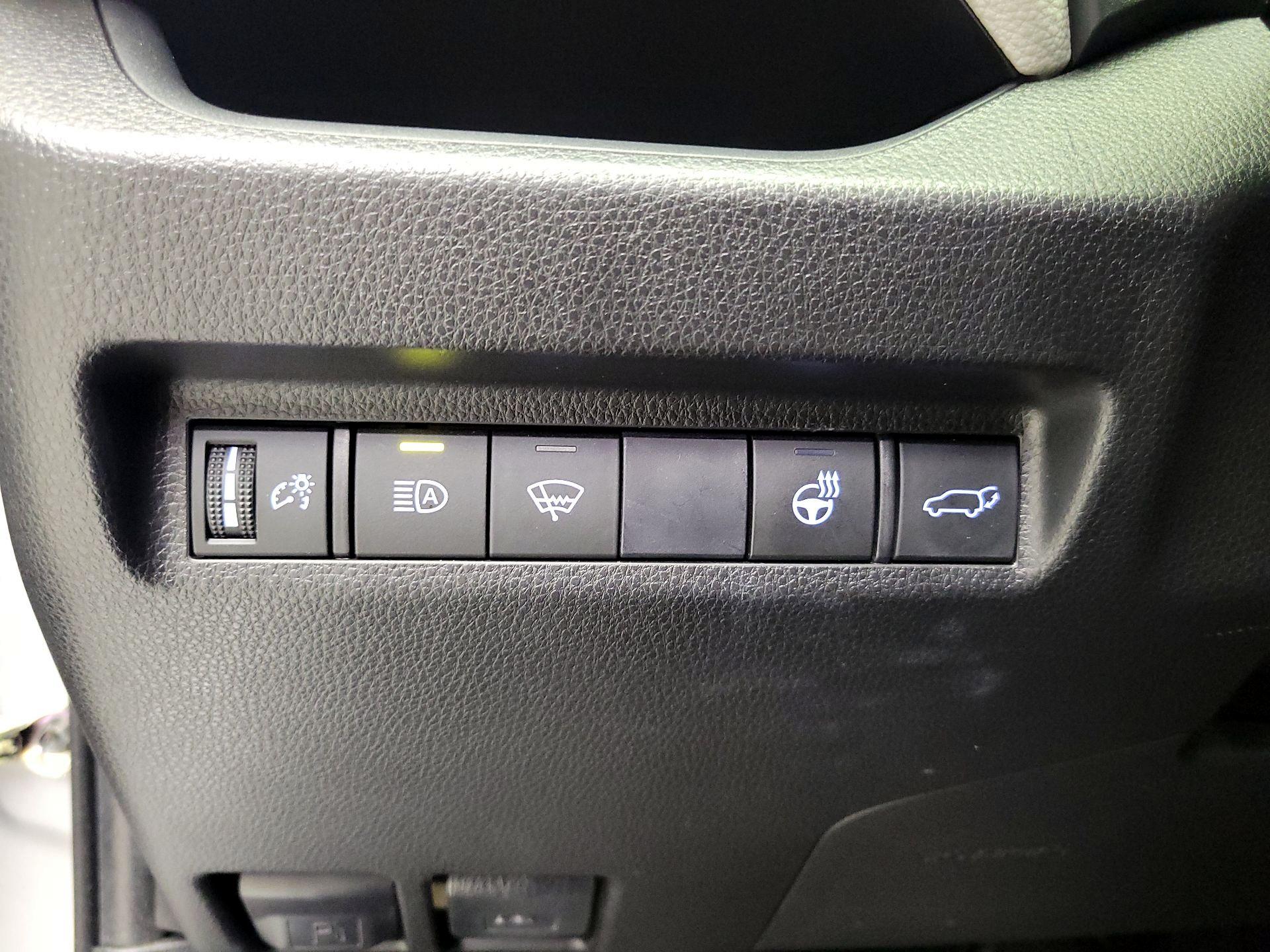 Thumbnail: 2019 Toyota RAV4 - 13