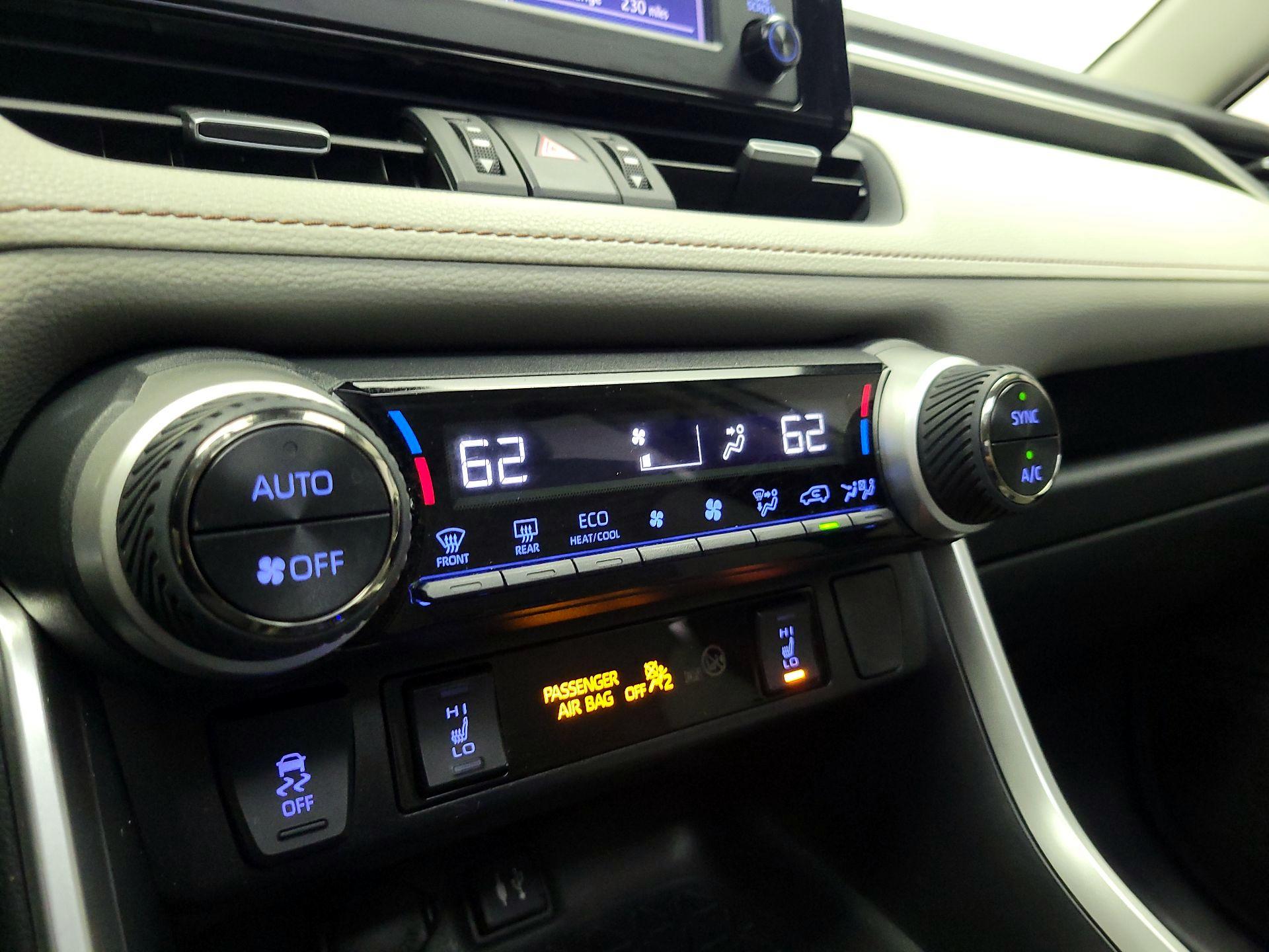 Thumbnail: 2019 Toyota RAV4 - 16