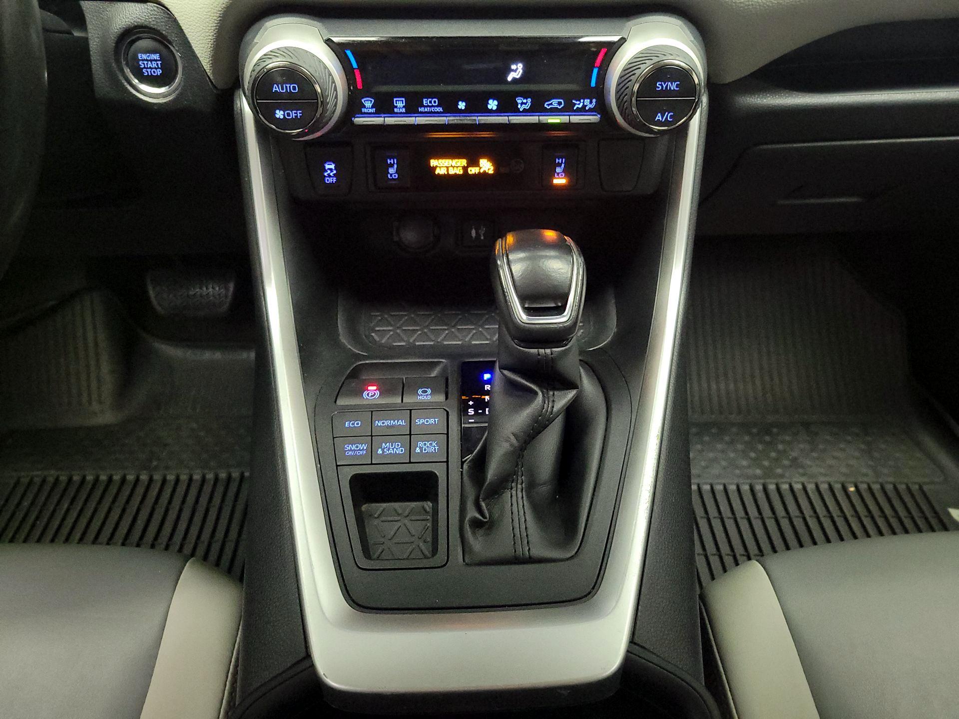 Thumbnail: 2019 Toyota RAV4 - 17