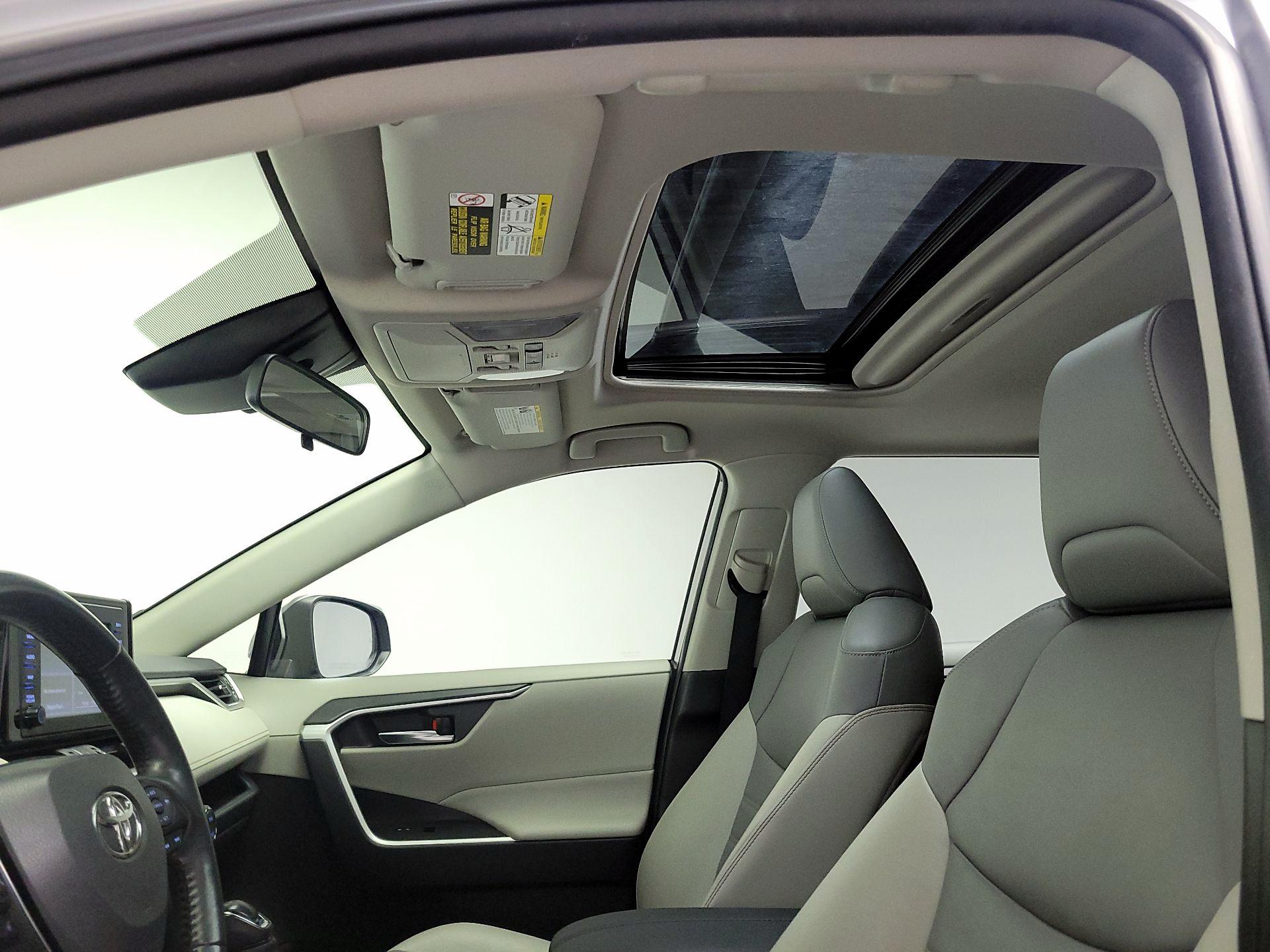 Thumbnail: 2019 Toyota RAV4 - 19