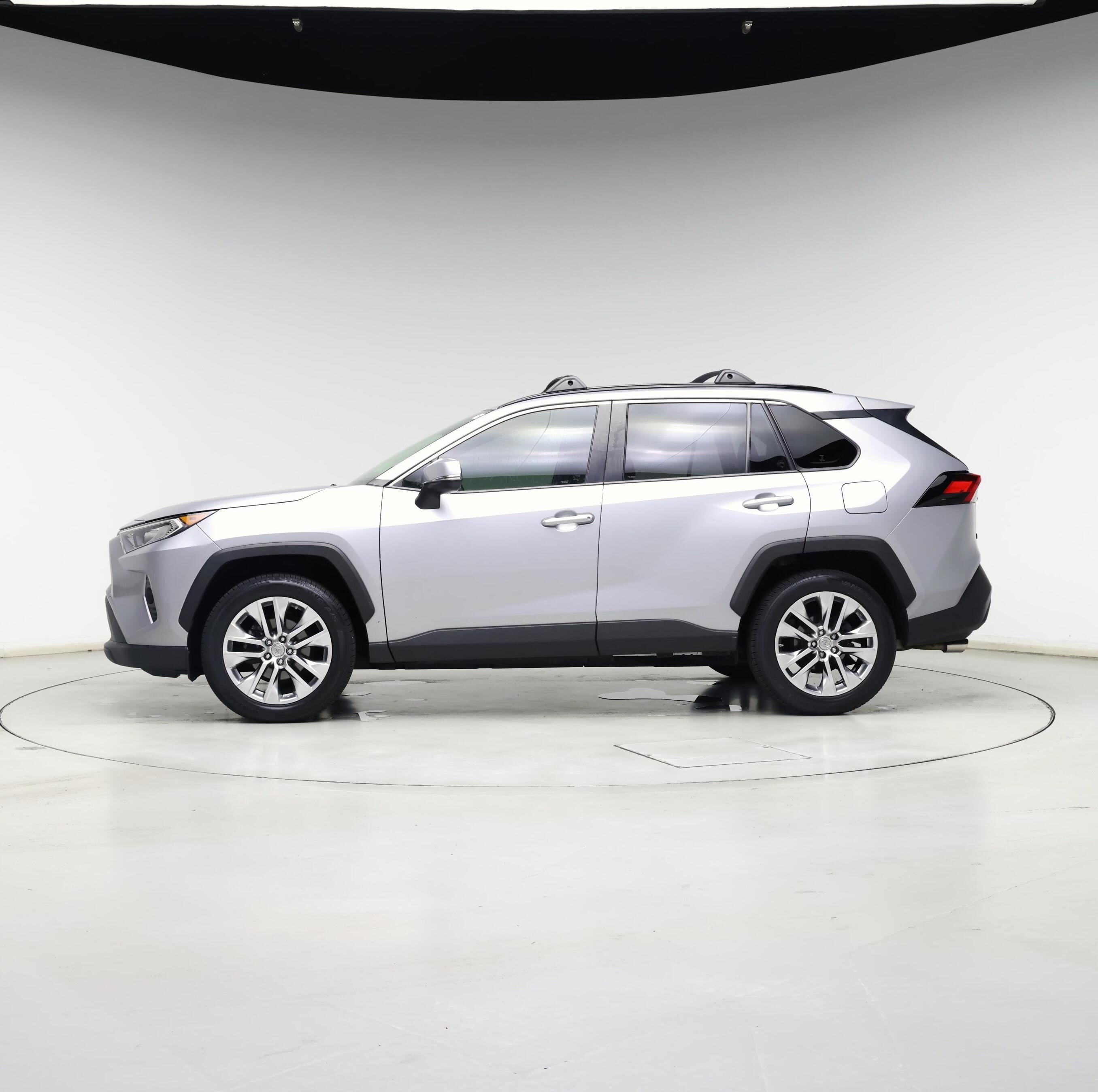 Thumbnail: 2019 Toyota RAV4 - 3