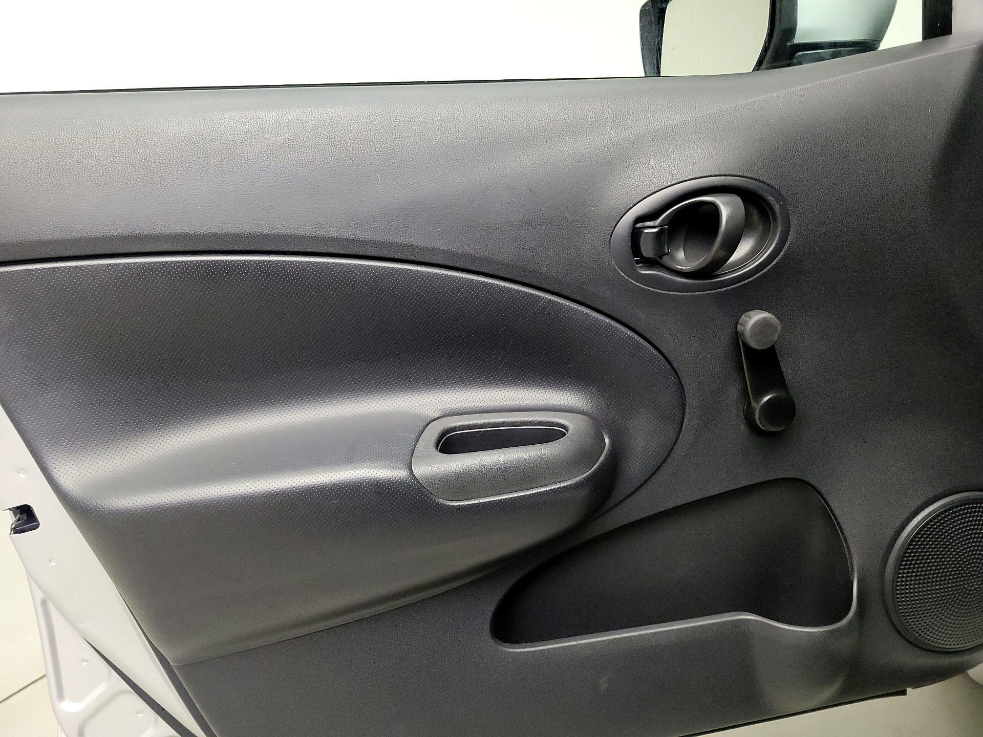 Thumbnail: 2015 Nissan Versa Note - 12
