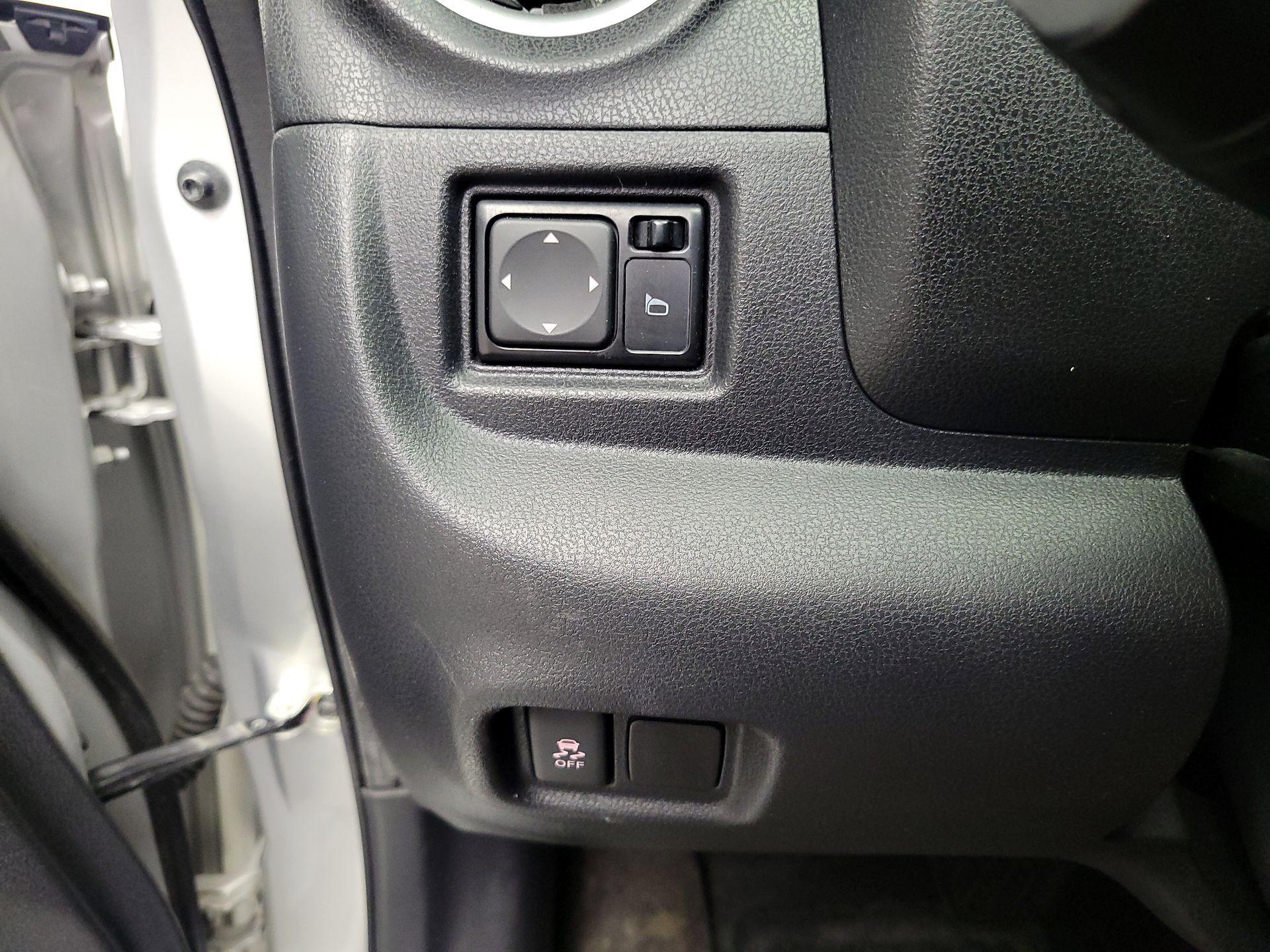 Thumbnail: 2015 Nissan Versa Note - 13