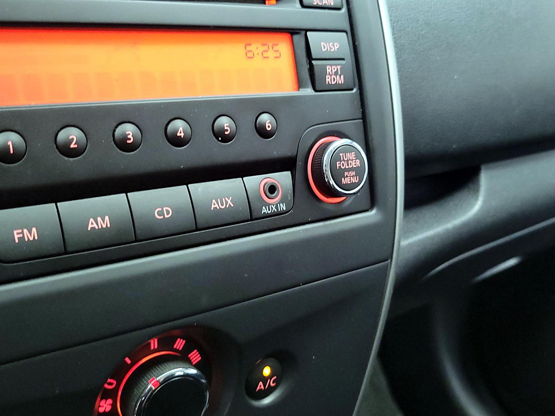 Thumbnail: 2015 Nissan Versa Note - 17