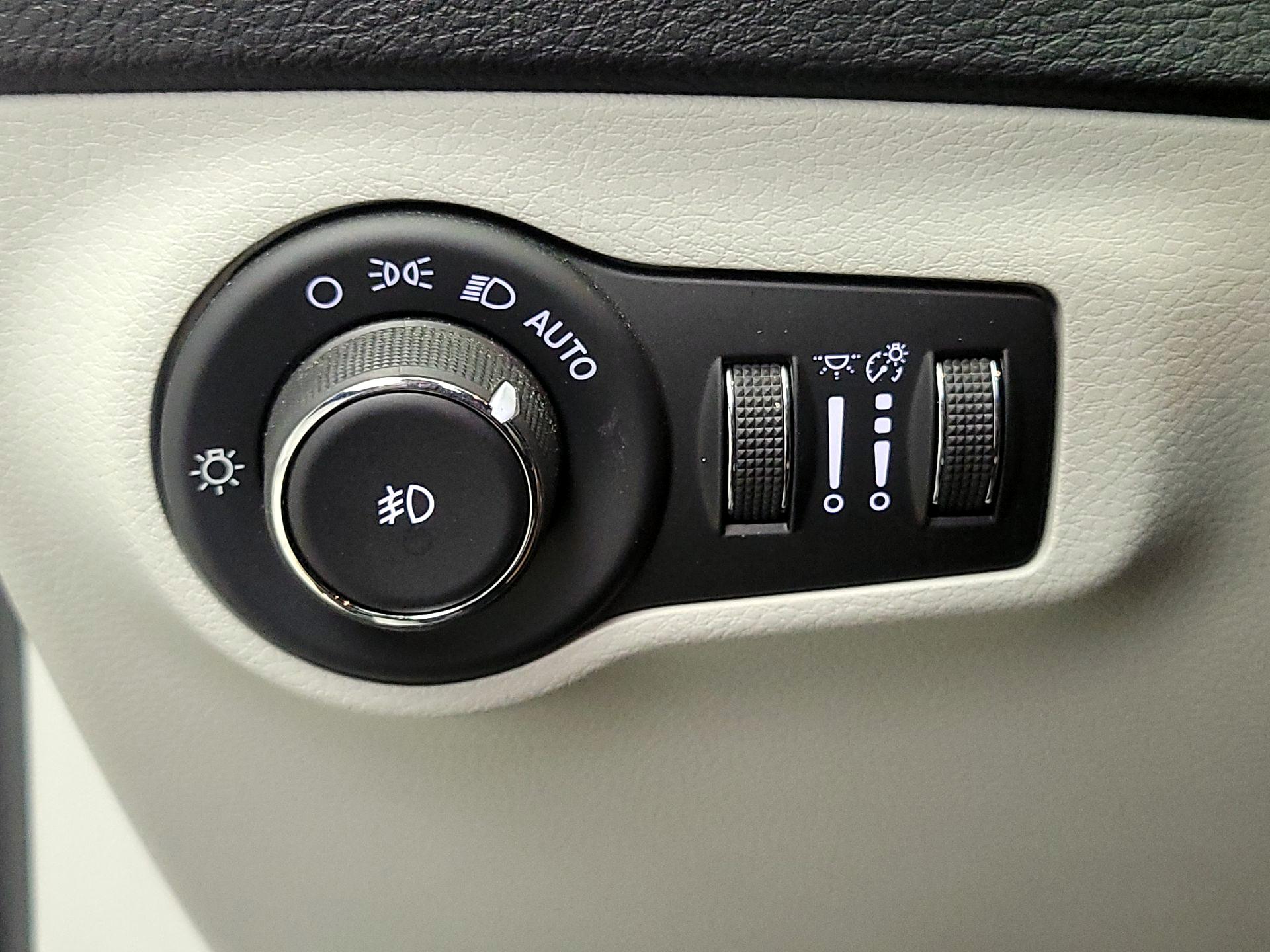 Thumbnail: 2018 Jeep Compass - 13