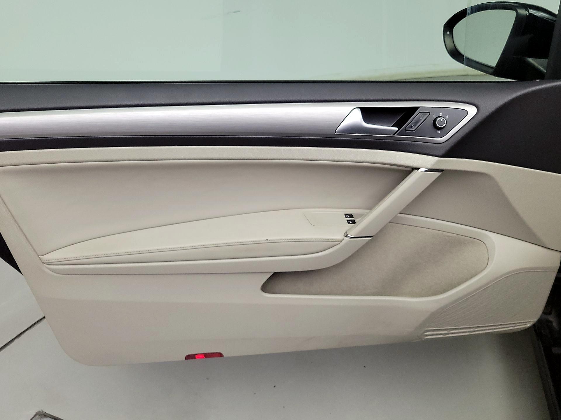 Thumbnail: 2015 Volkswagen Golf - 12