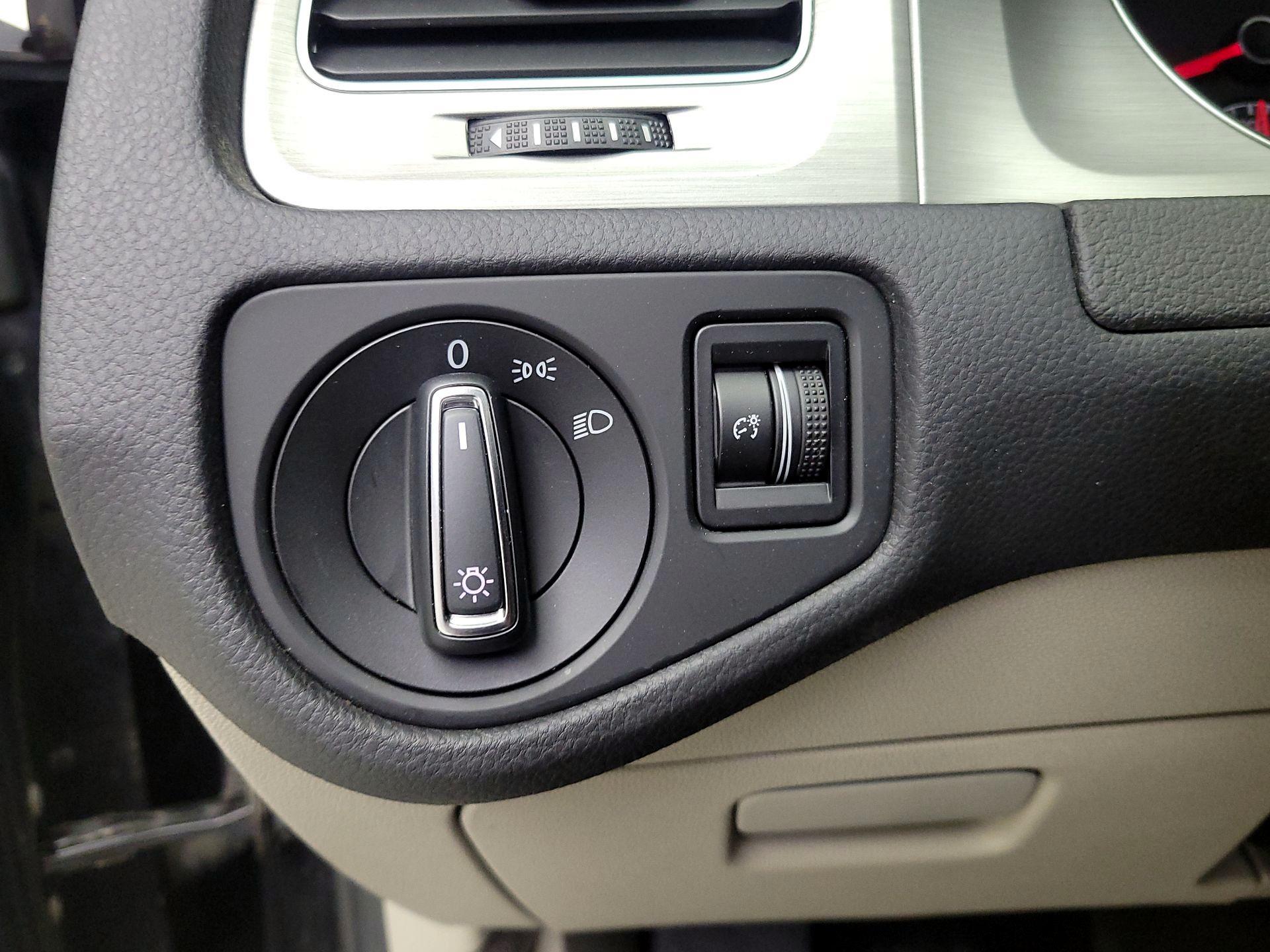 Thumbnail: 2015 Volkswagen Golf - 13