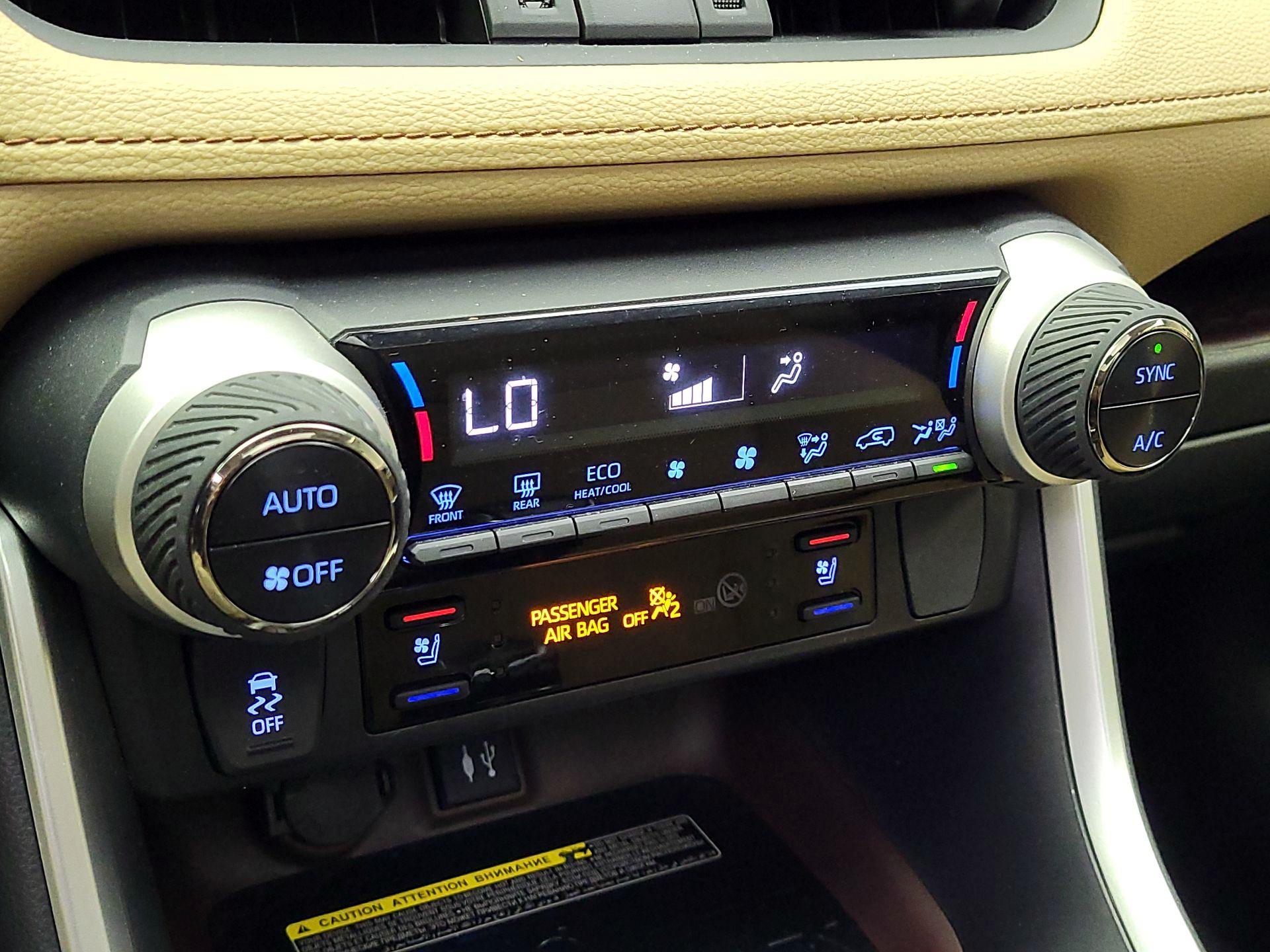 Thumbnail: 2019 Toyota RAV4 - 17