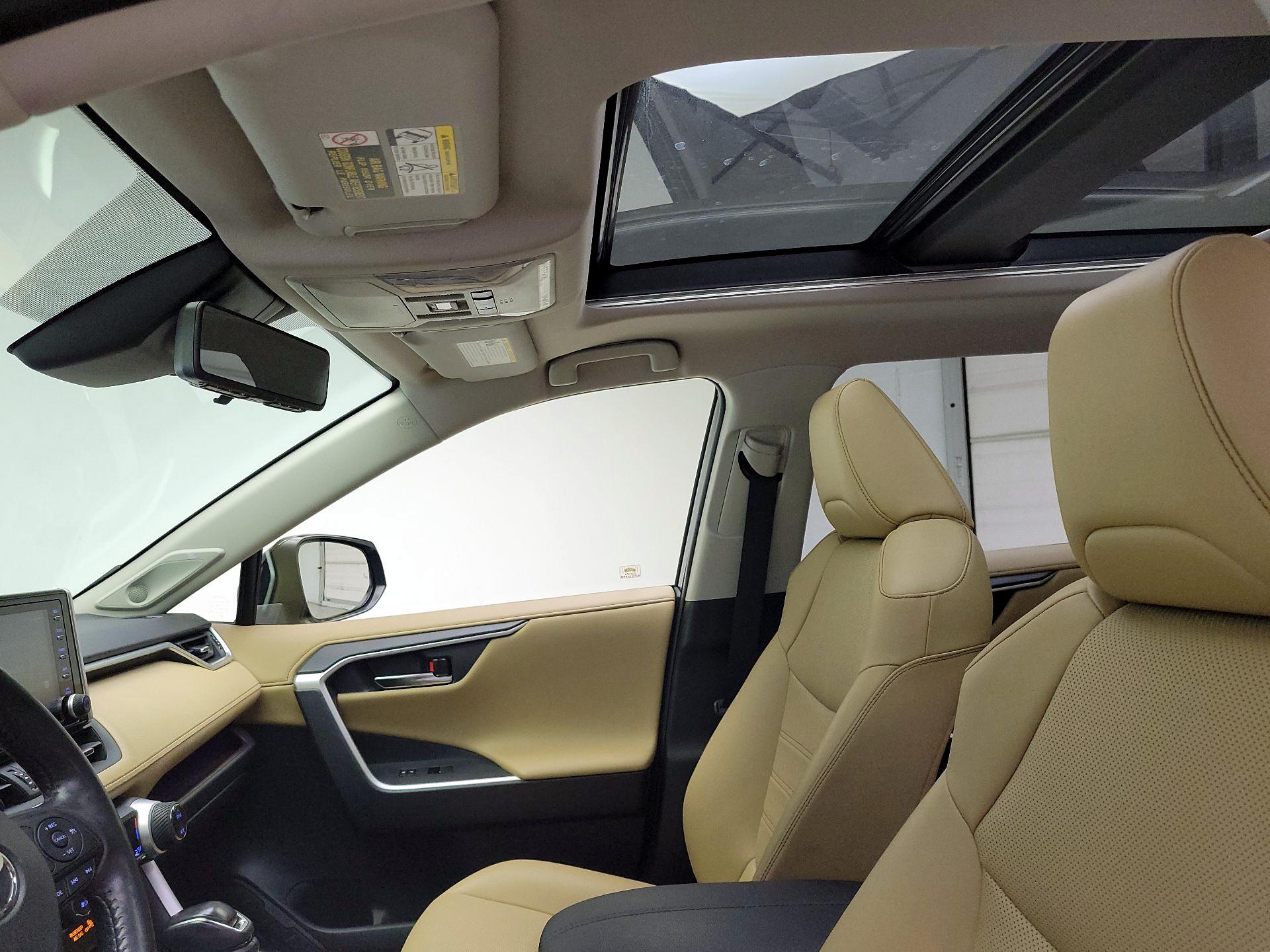 Thumbnail: 2019 Toyota RAV4 - 20