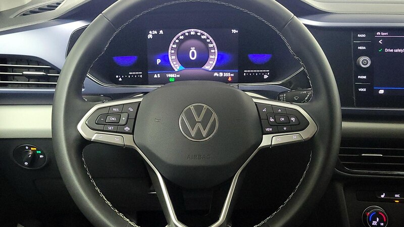 2022 Volkswagen Taos SE 10