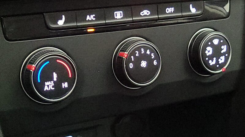 2022 Volkswagen Taos SE 16