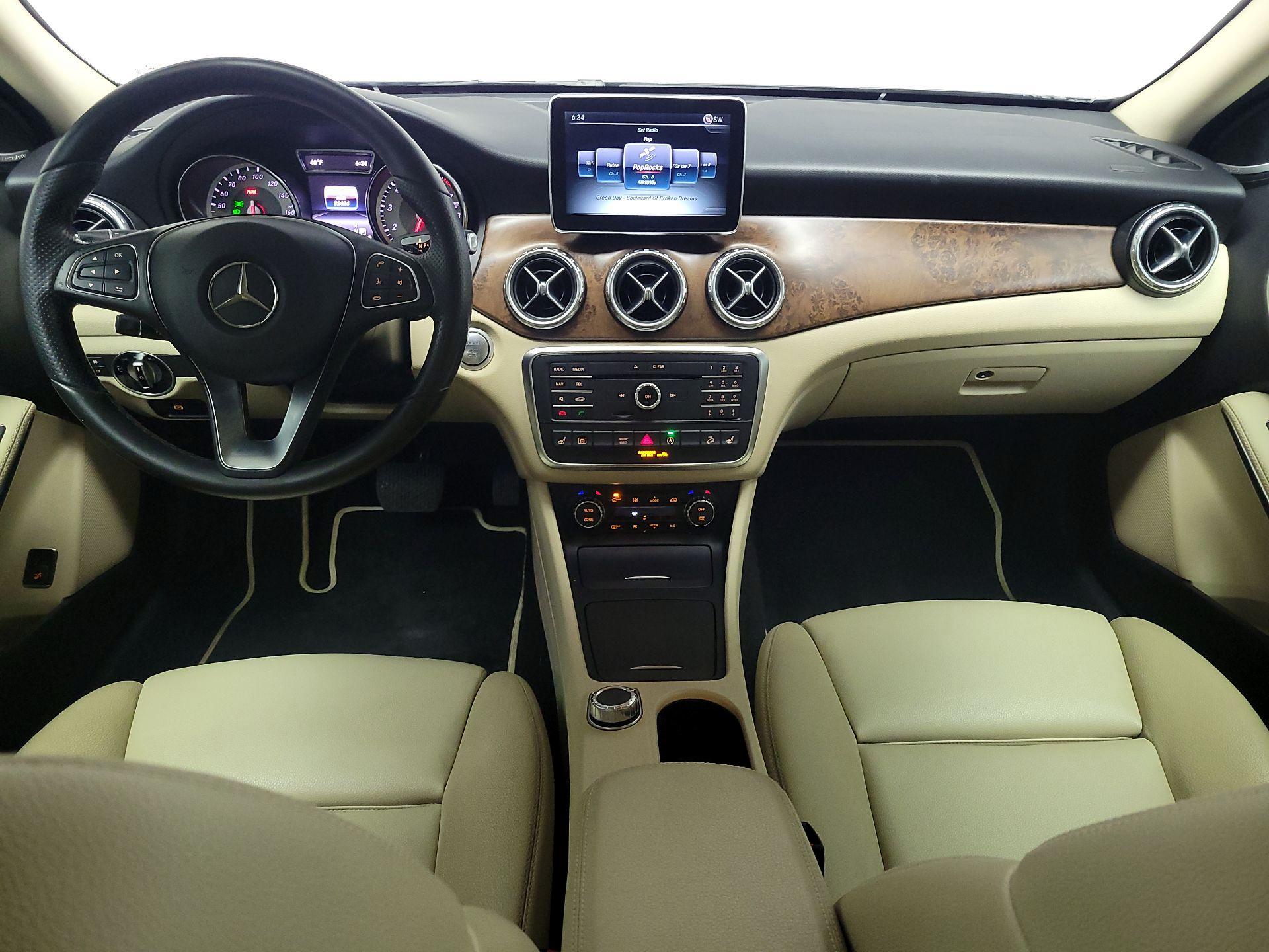 Thumbnail: 2016 Mercedes-Benz GLA - 9
