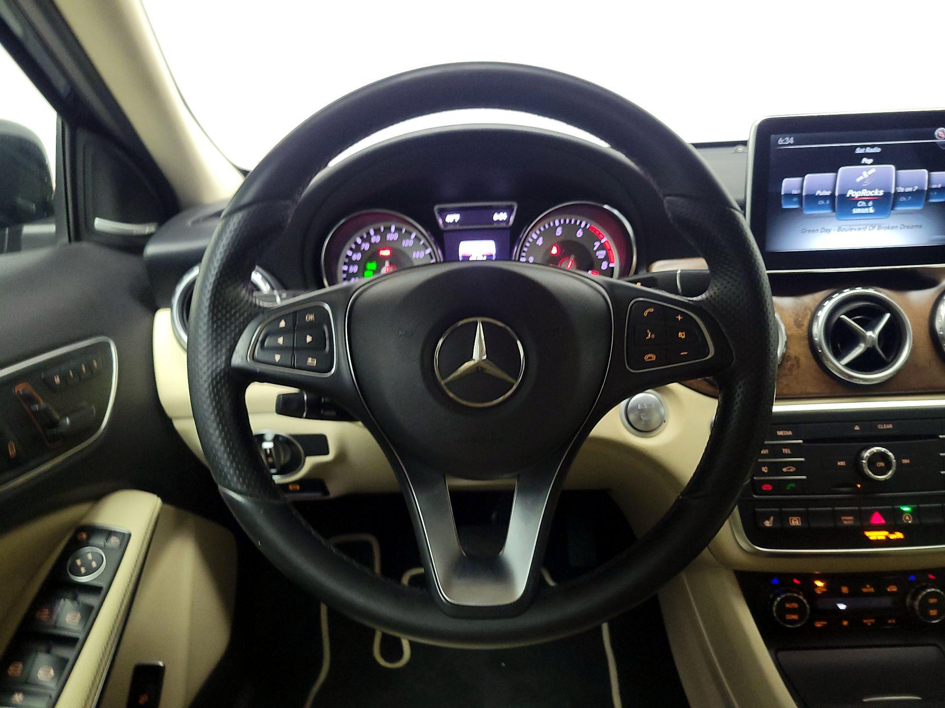Thumbnail: 2016 Mercedes-Benz GLA - 10