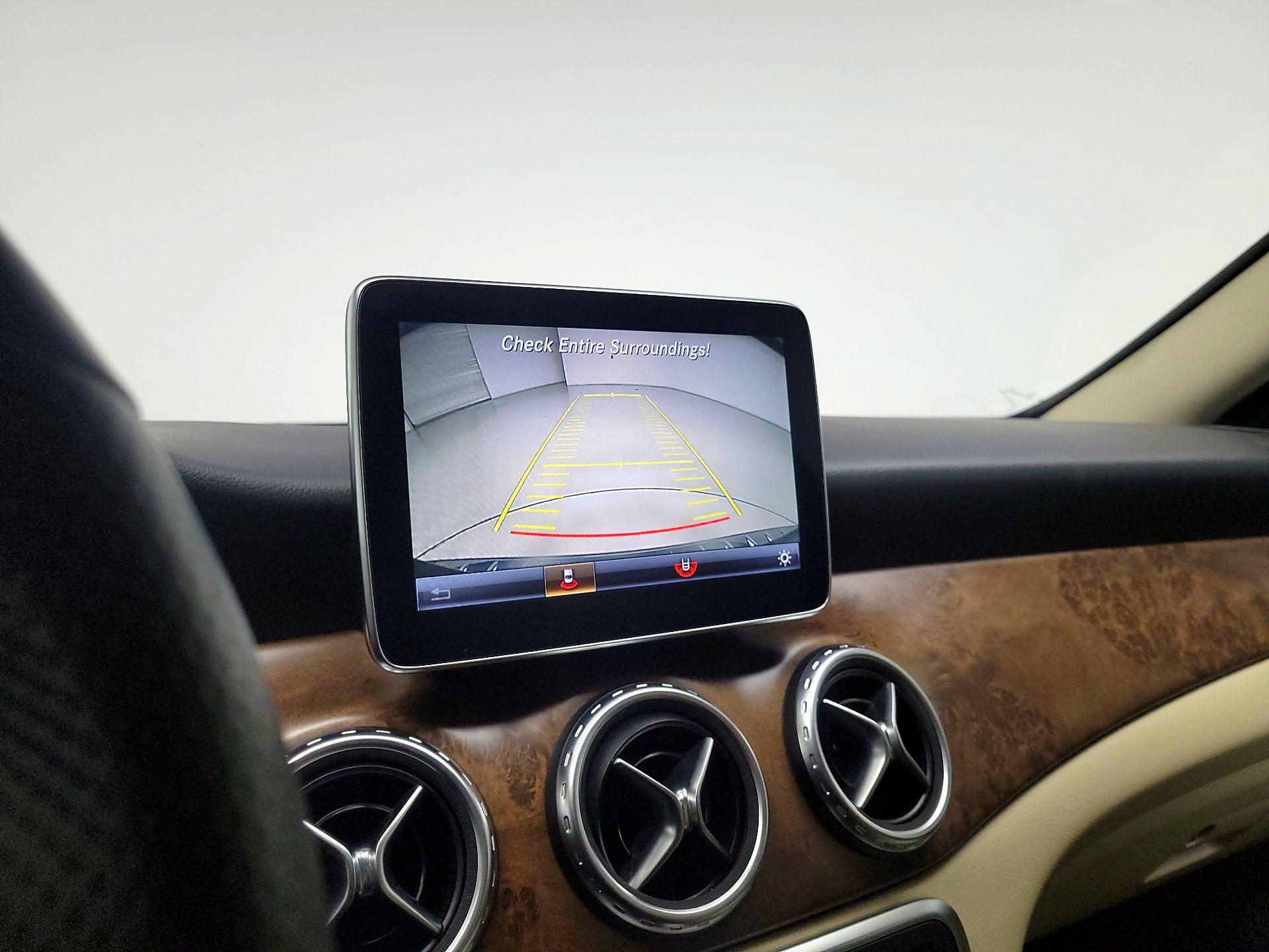 Thumbnail: 2016 Mercedes-Benz GLA - 15