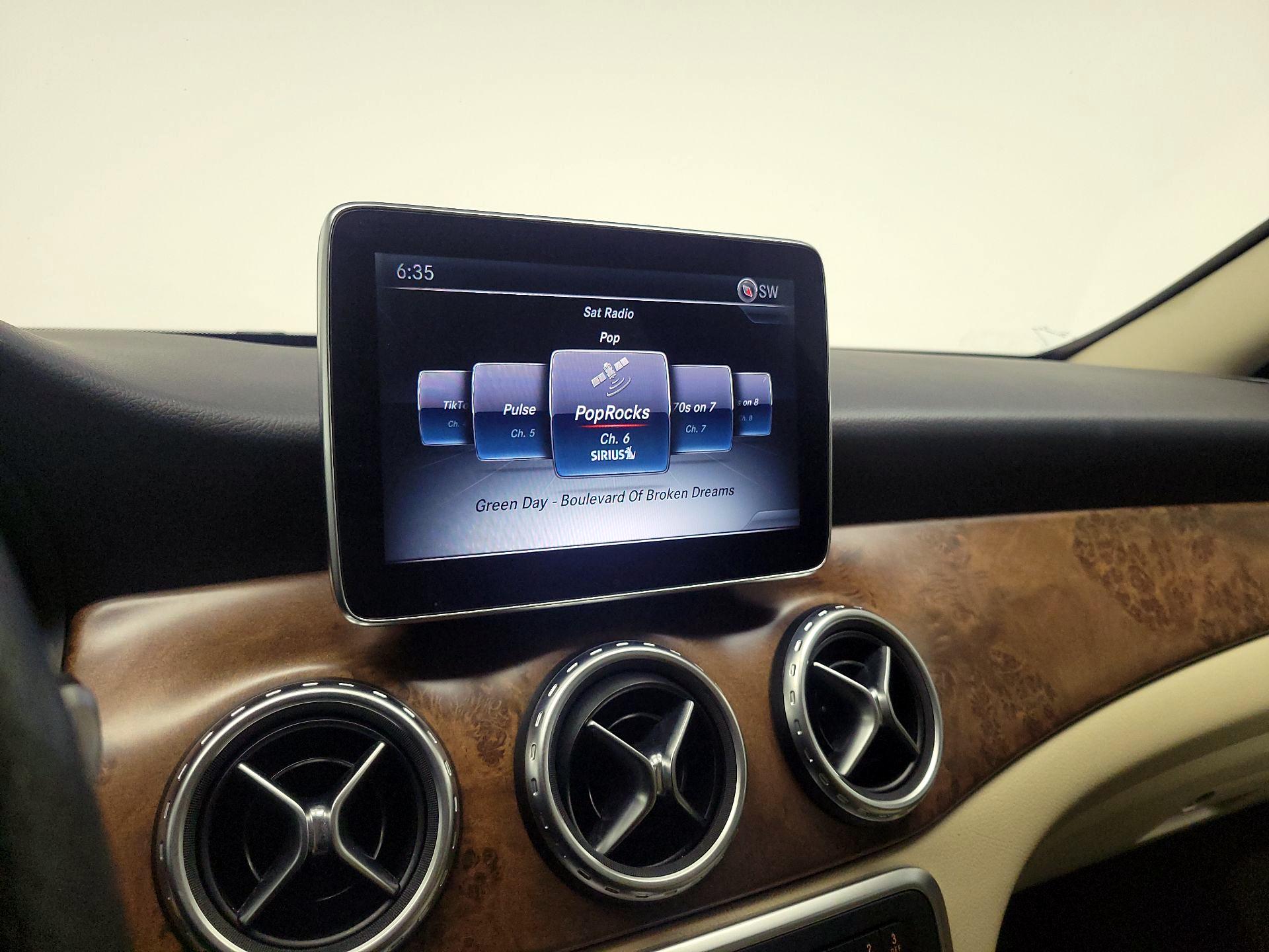 Thumbnail: 2016 Mercedes-Benz GLA - 16