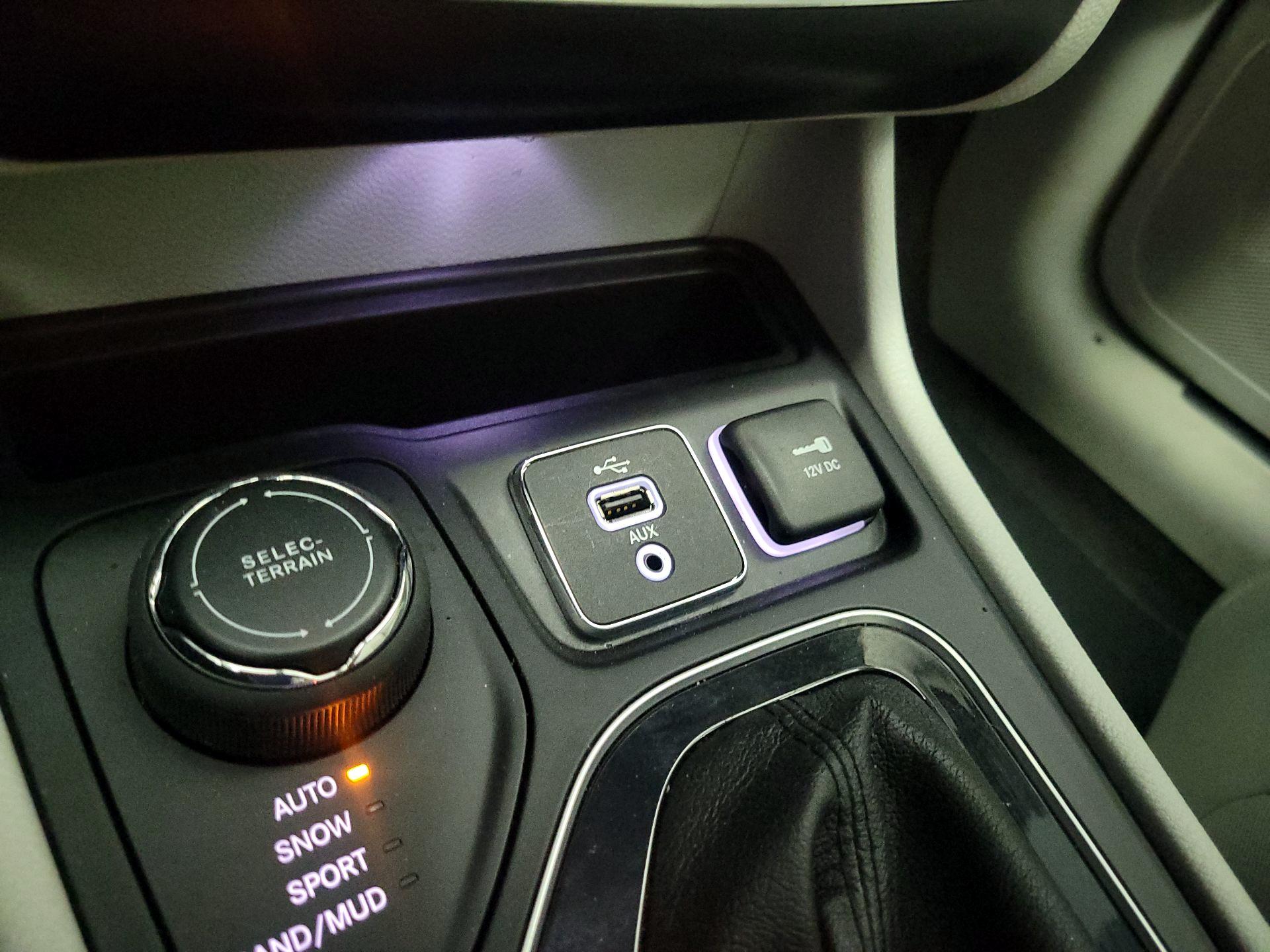 Thumbnail: 2019 Jeep Cherokee - 19