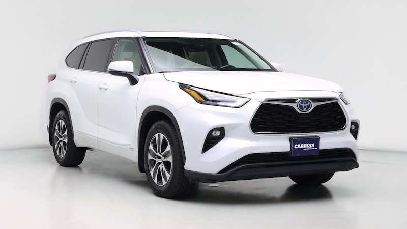 2022 Toyota Highlander XLE Hero Image