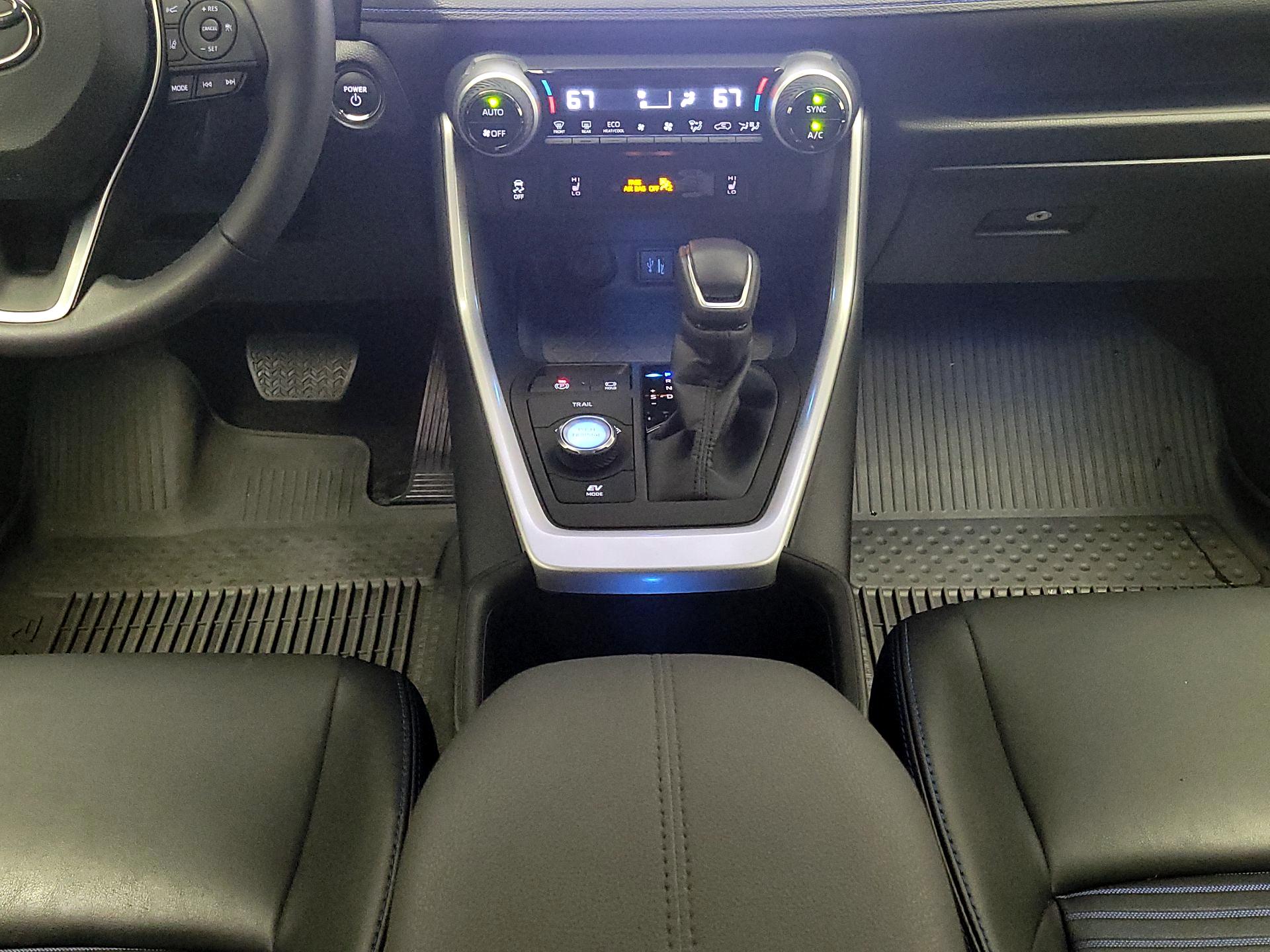 Thumbnail: 2023 Toyota RAV4 - 17