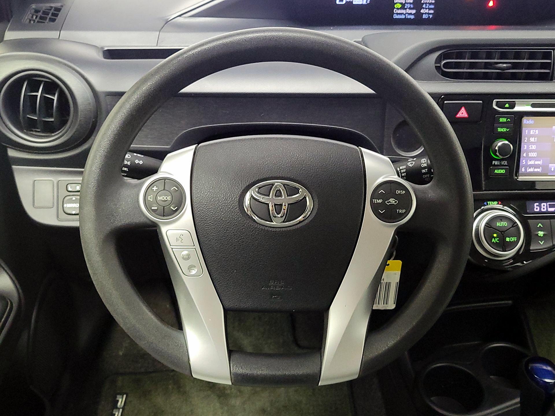 Thumbnail: 2015 Toyota Prius c - 10