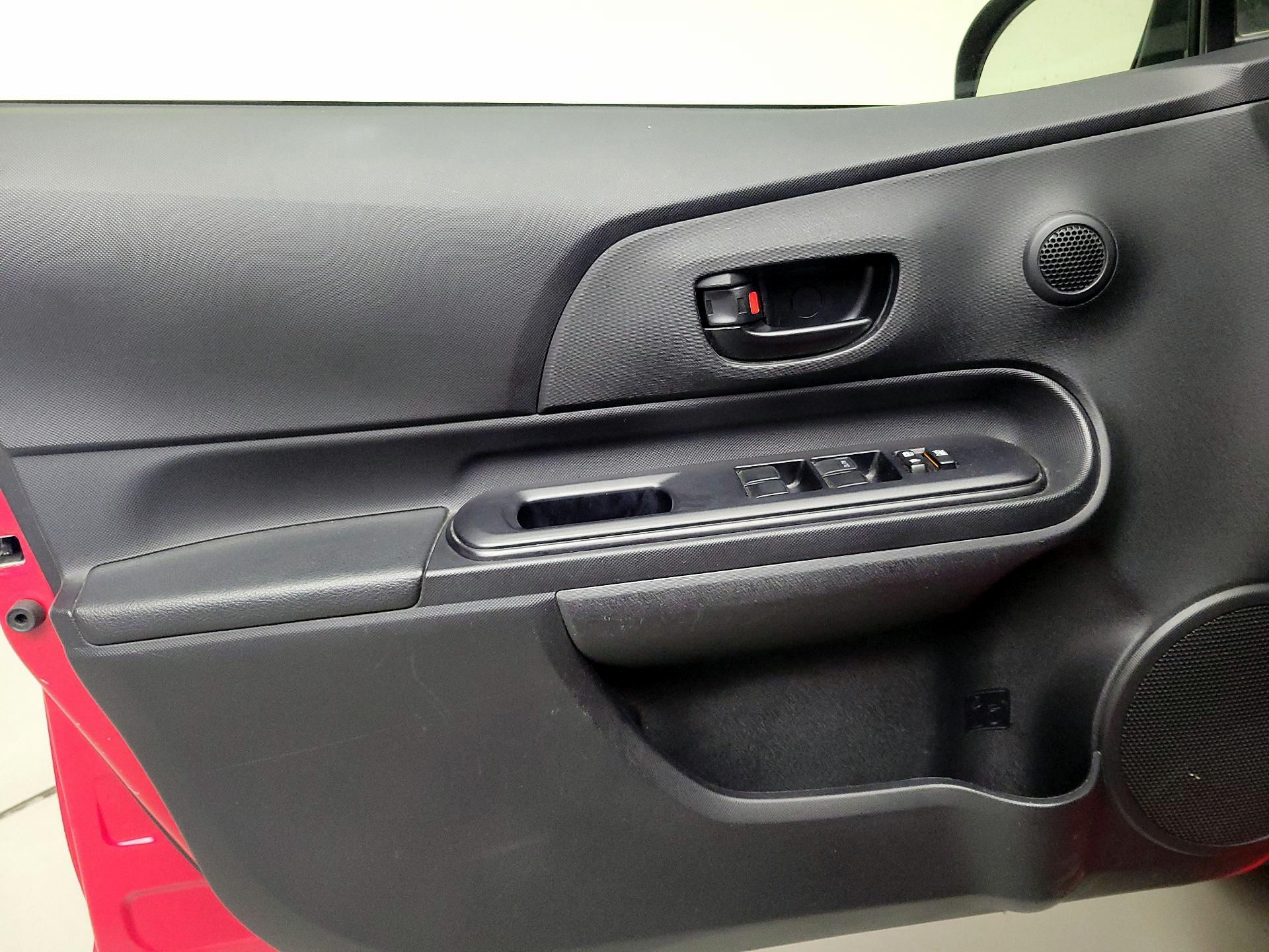 Thumbnail: 2015 Toyota Prius c - 12