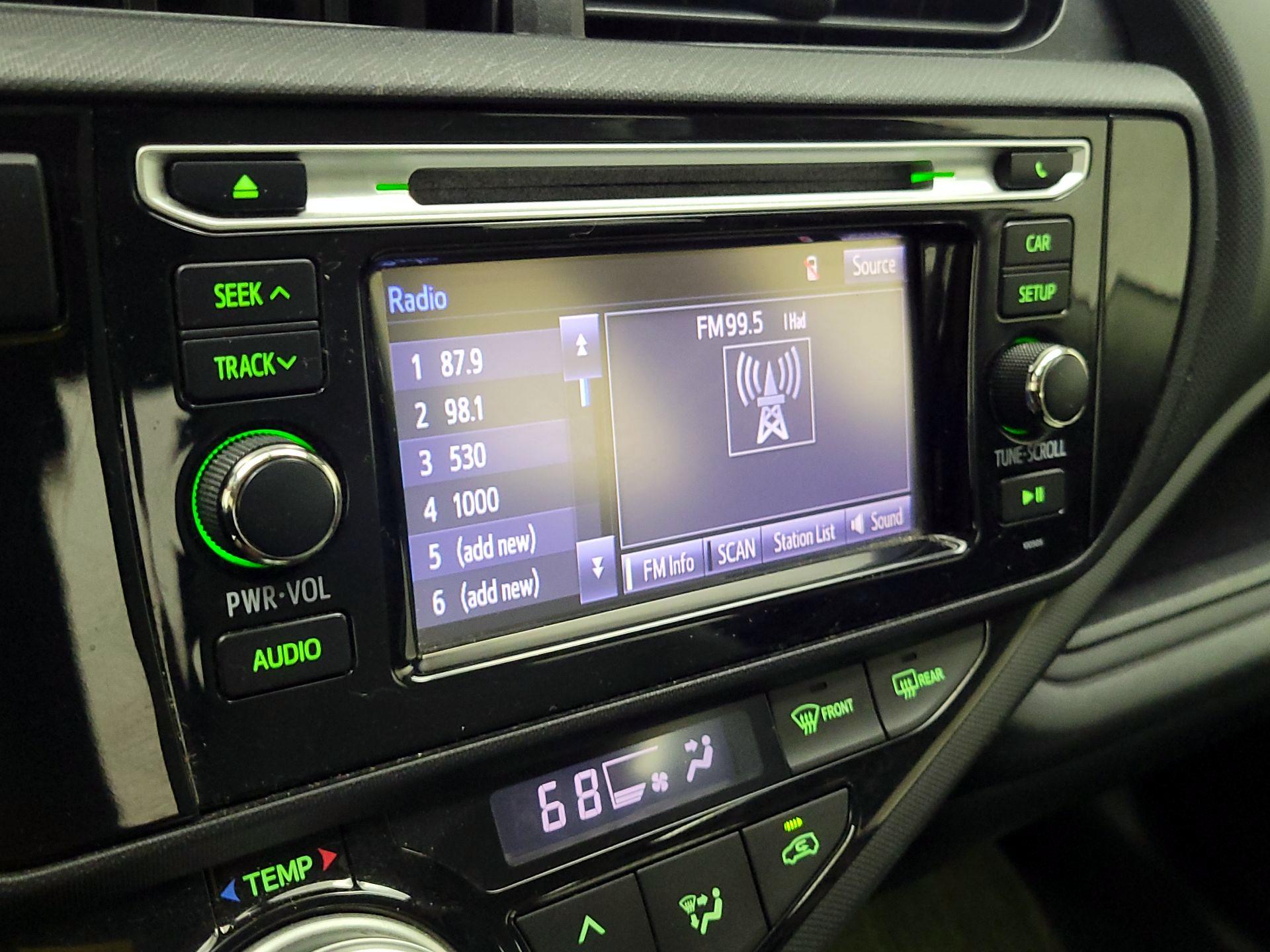 Thumbnail: 2015 Toyota Prius c - 14