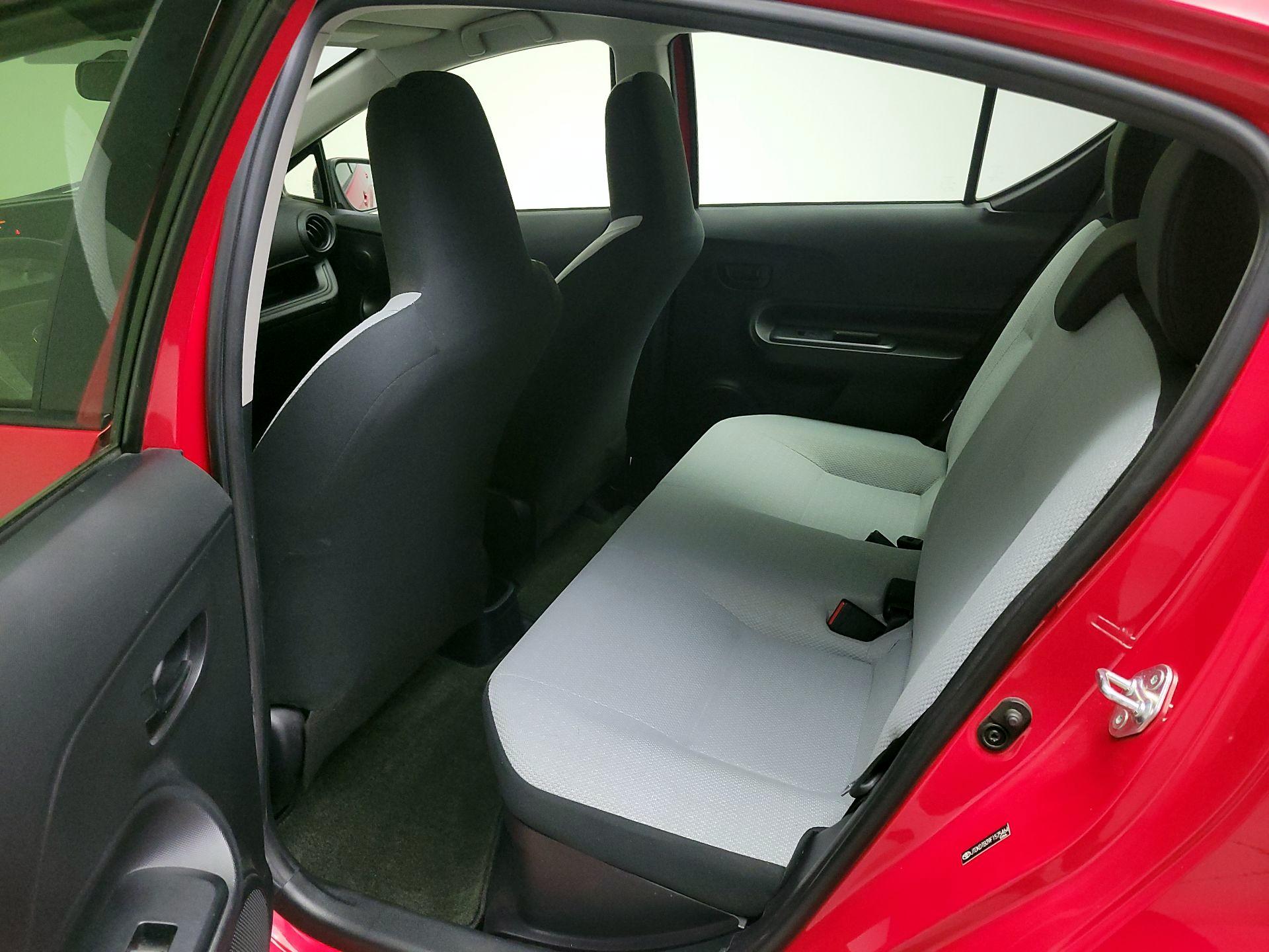 Thumbnail: 2015 Toyota Prius c - 18