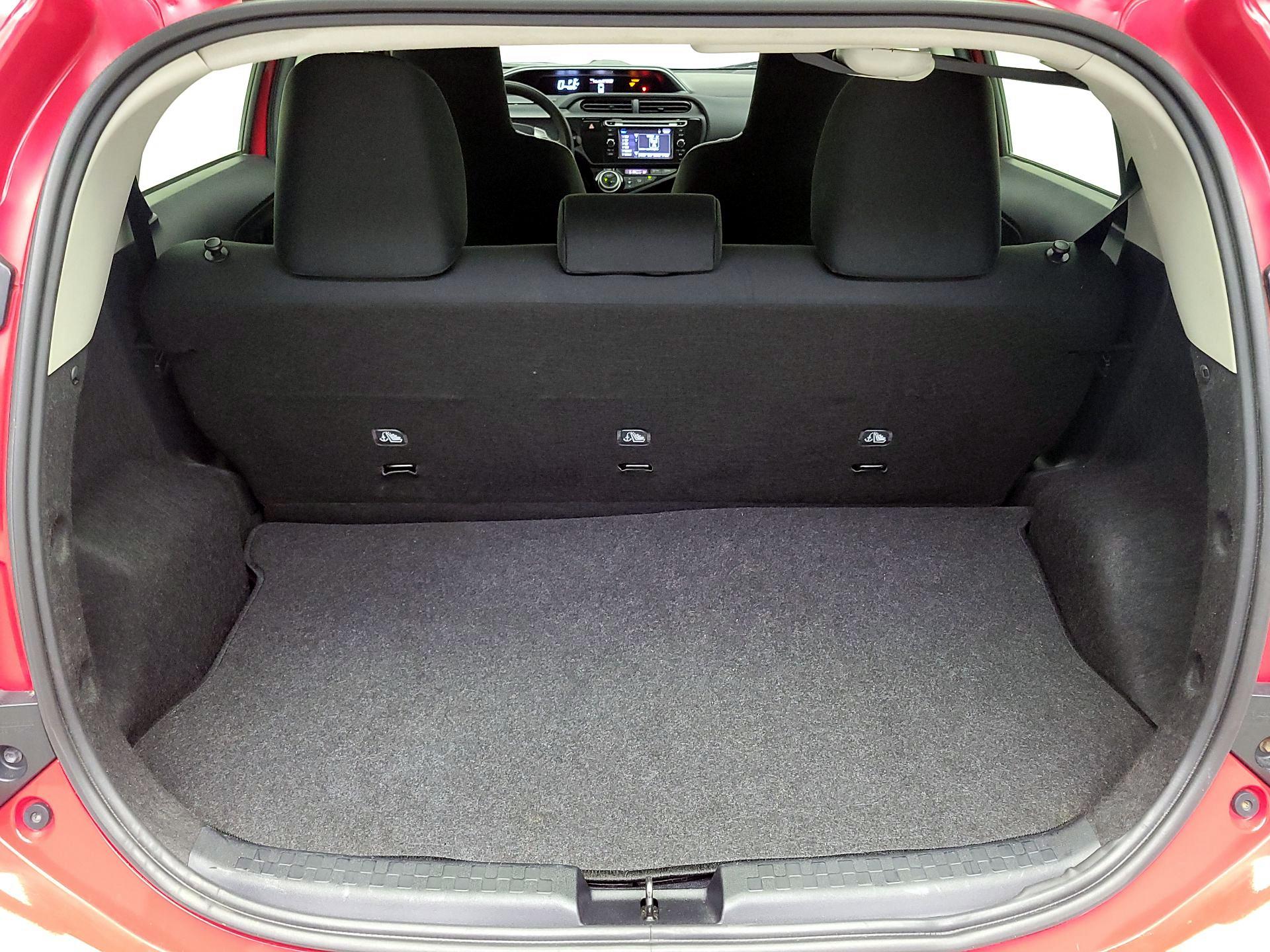 Thumbnail: 2015 Toyota Prius c - 19