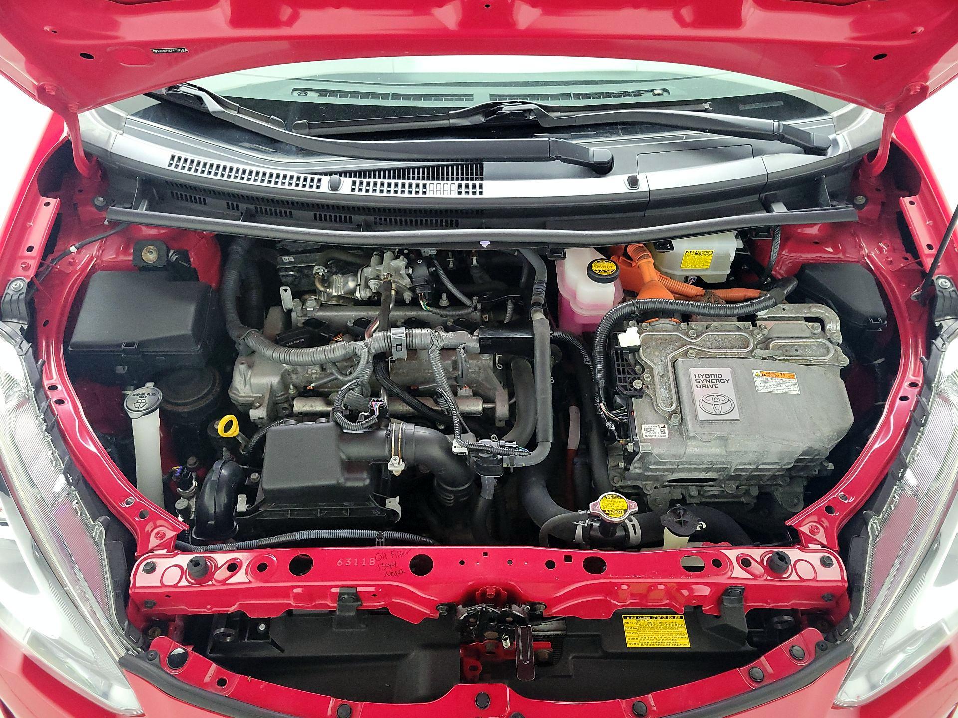 Thumbnail: 2015 Toyota Prius c - 20