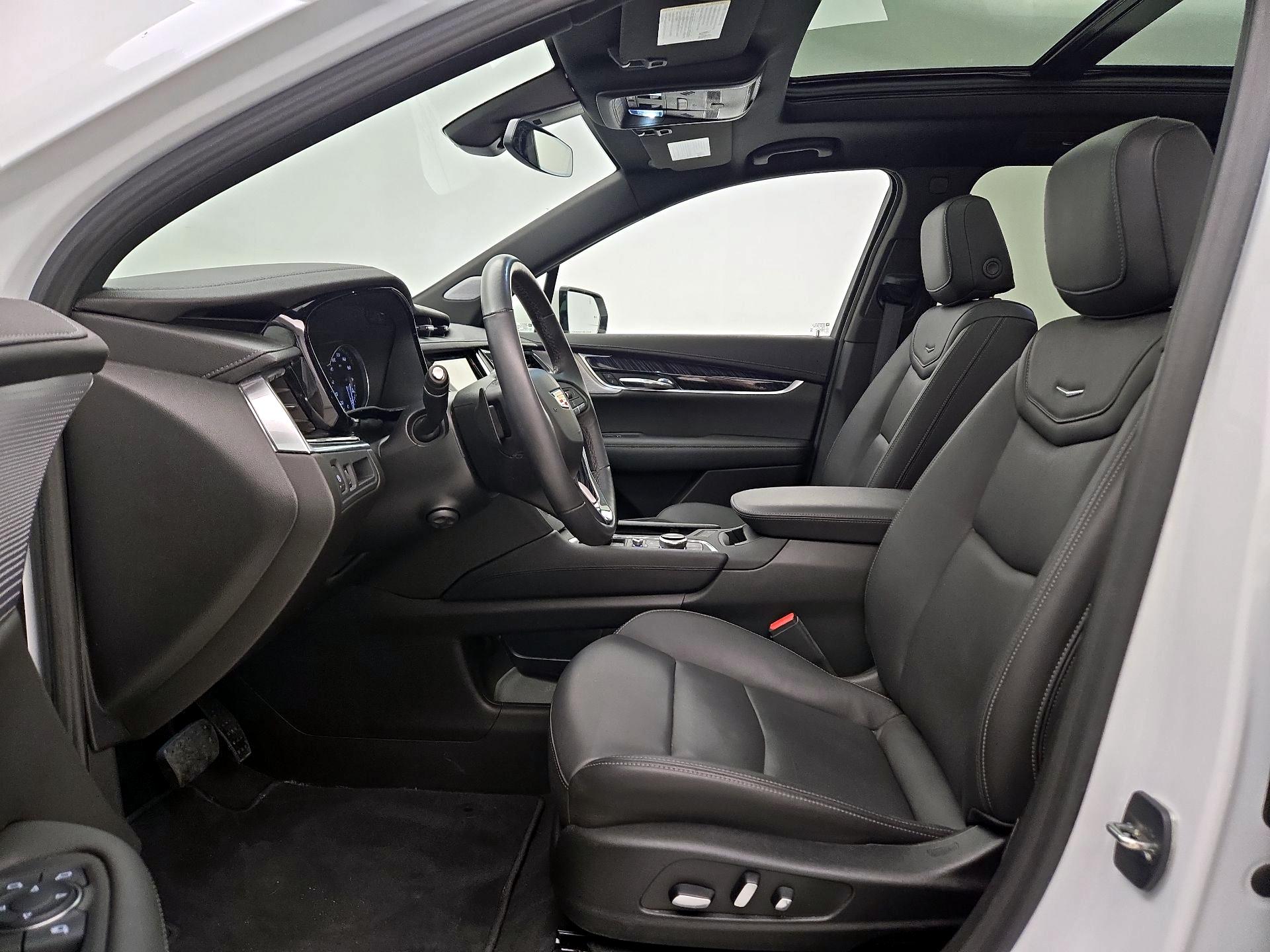 Thumbnail: 2023 Cadillac XT6 - 11