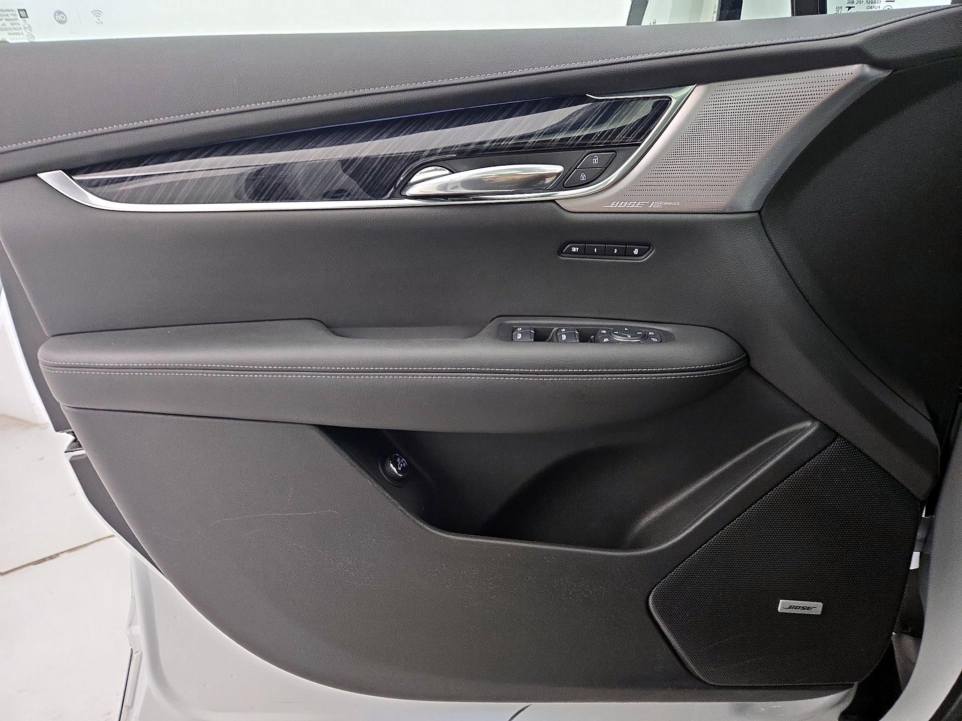 Thumbnail: 2023 Cadillac XT6 - 12