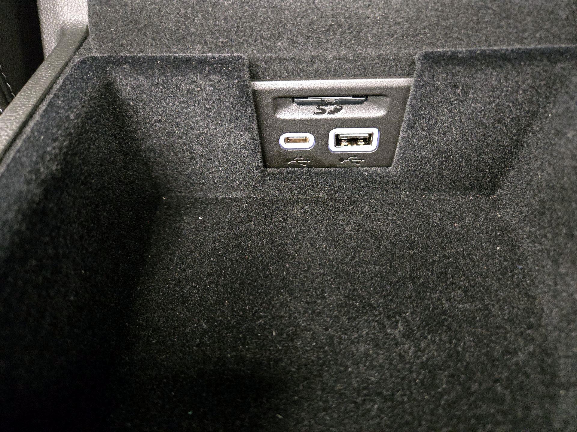 Thumbnail: 2023 Cadillac XT6 - 18