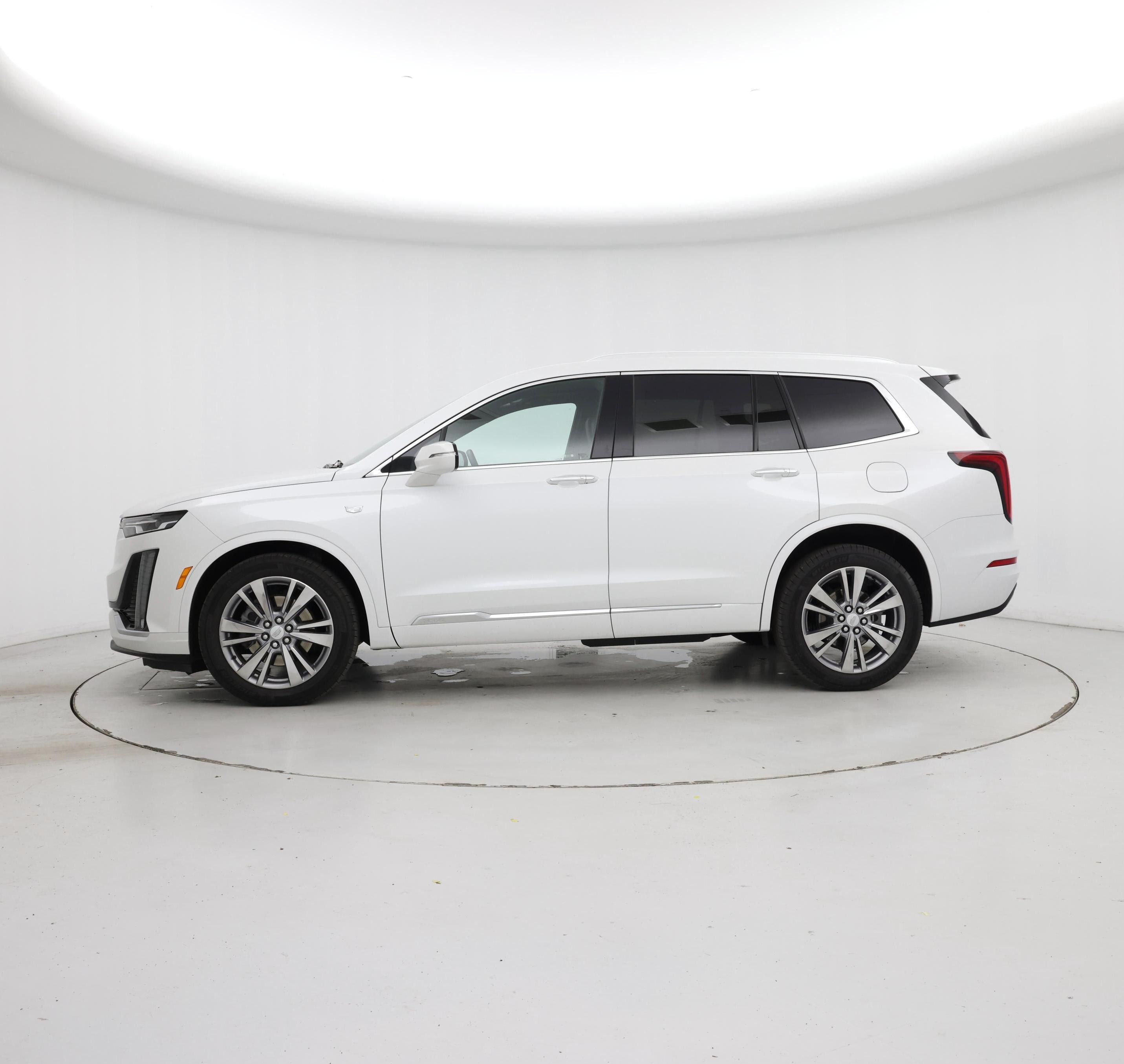 Thumbnail: 2023 Cadillac XT6 - 3