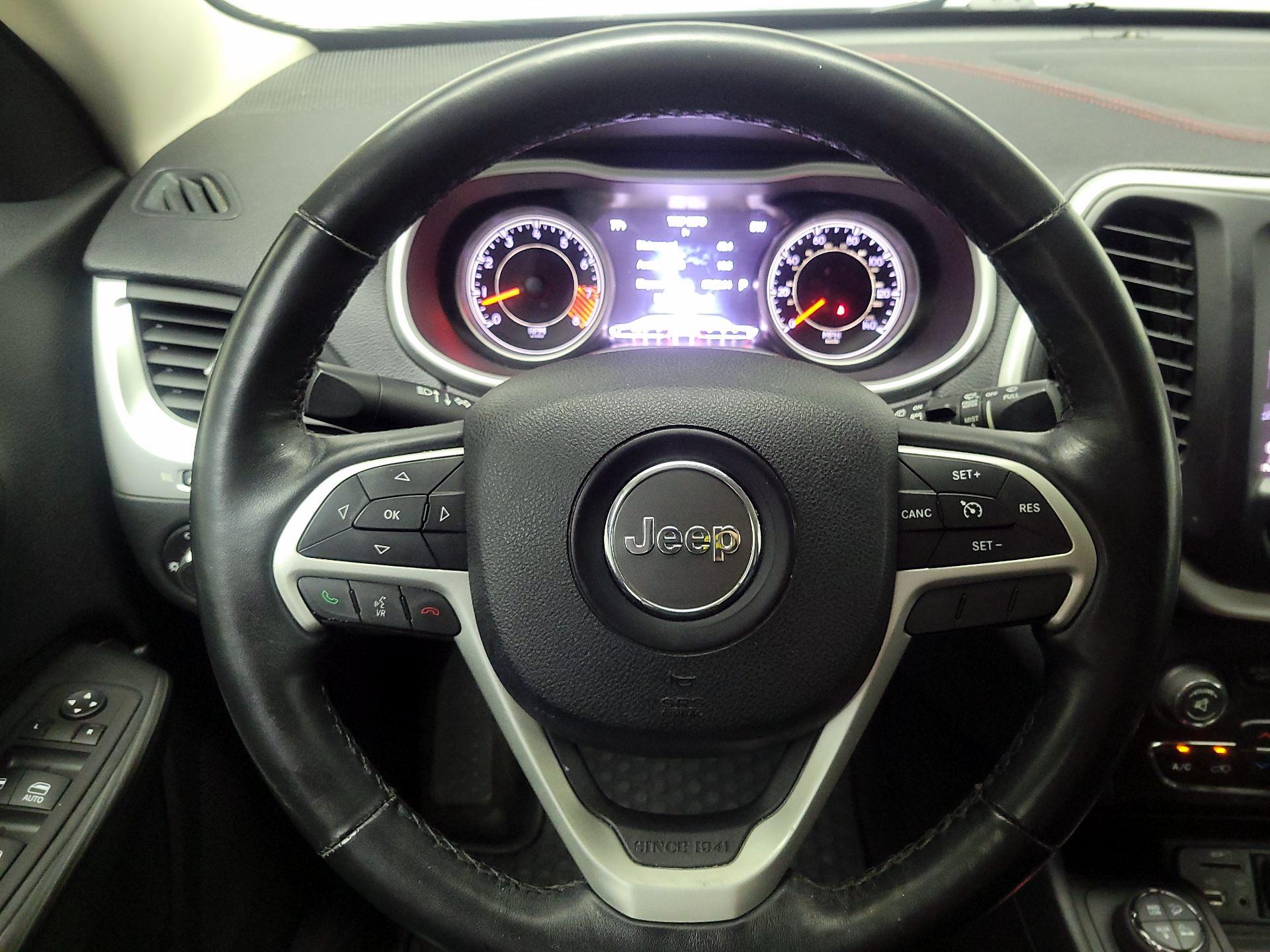 Thumbnail: 2015 Jeep Cherokee - 10
