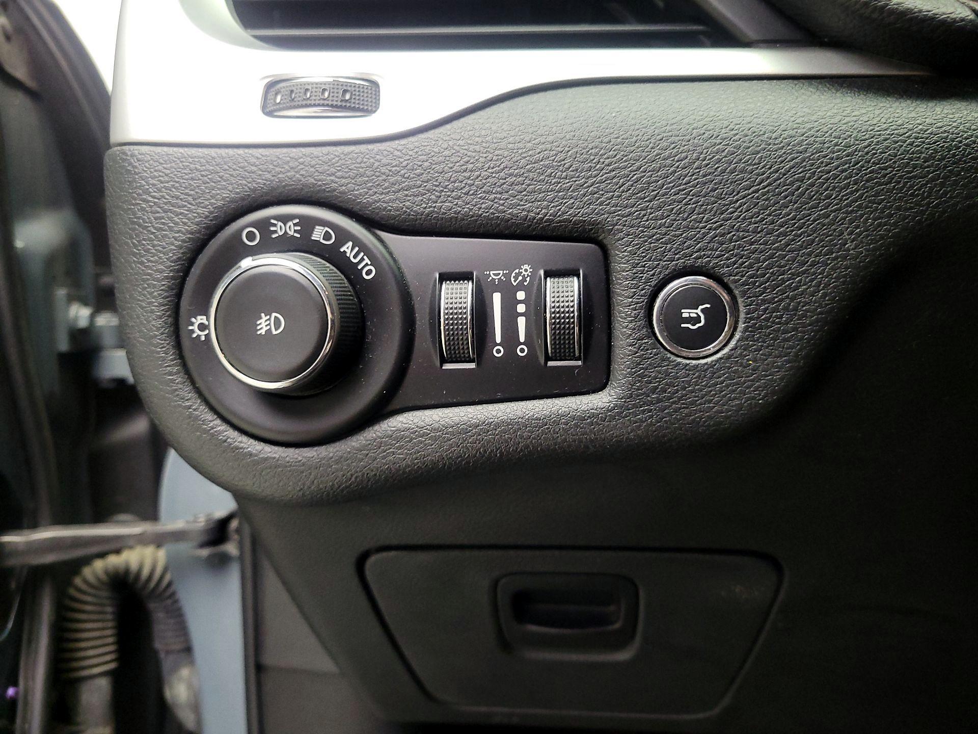 Thumbnail: 2015 Jeep Cherokee - 13