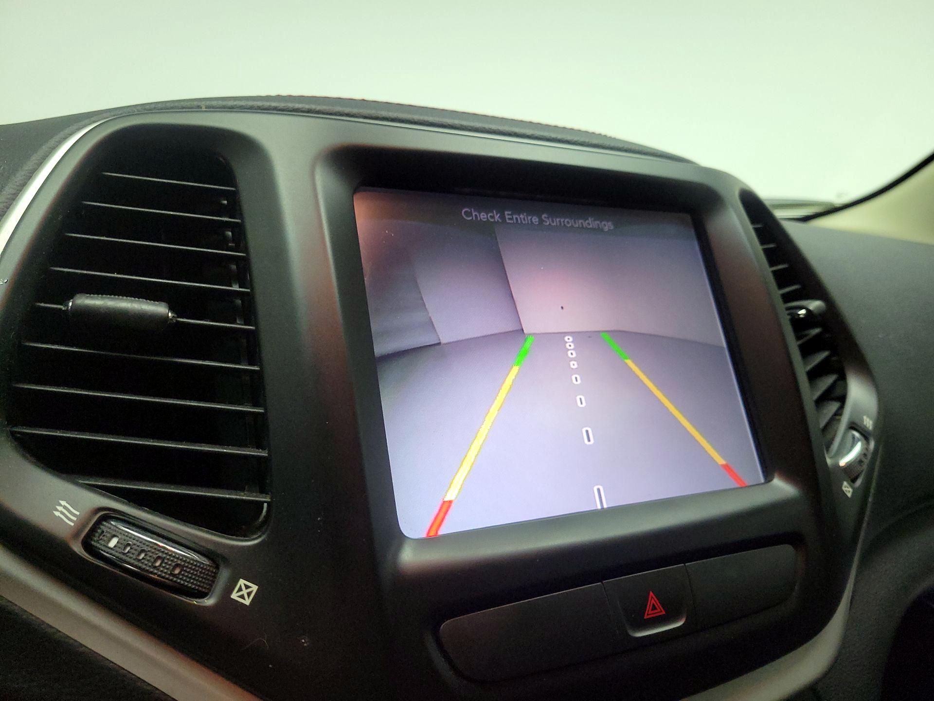 Thumbnail: 2015 Jeep Cherokee - 15