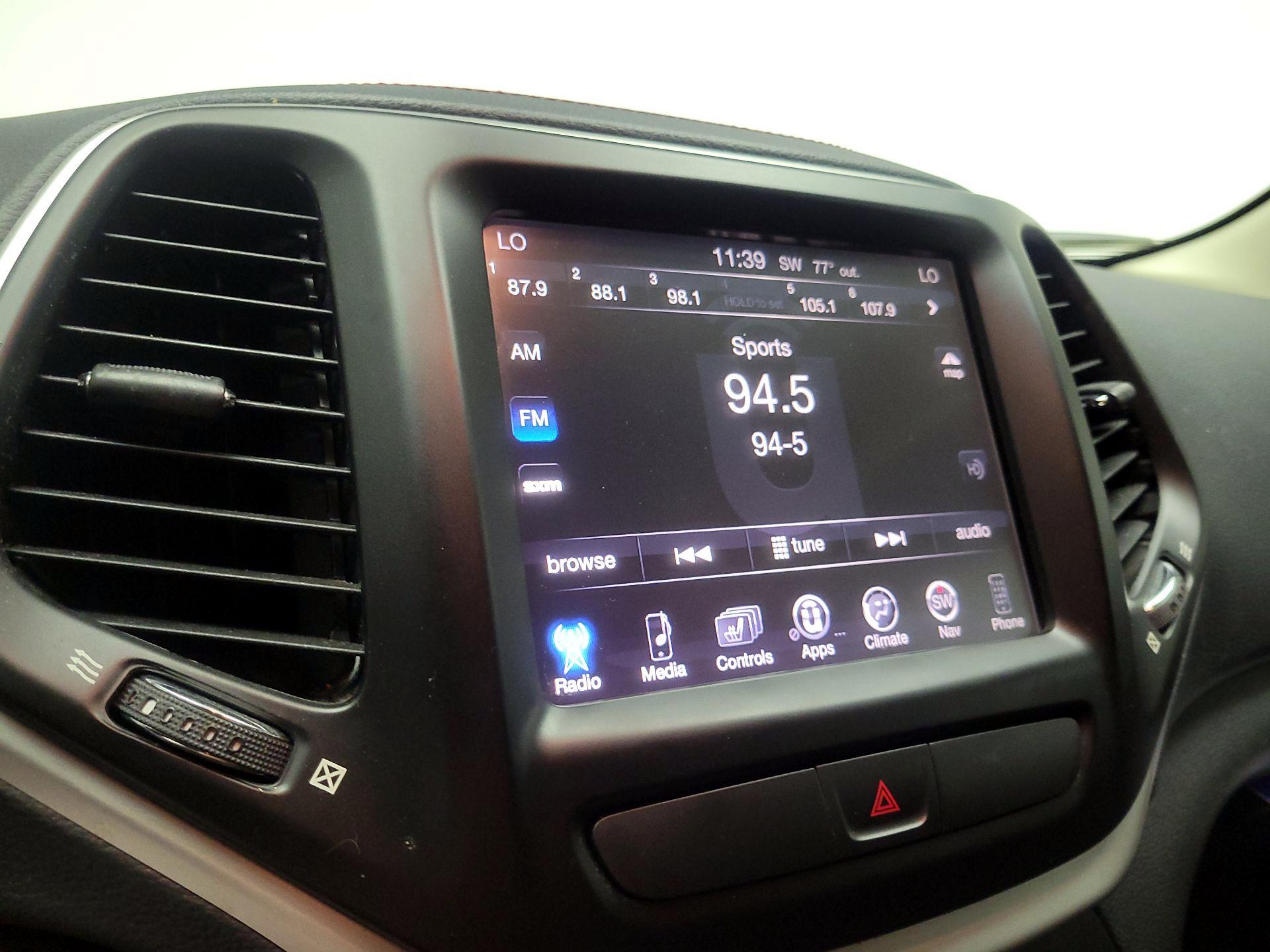 Thumbnail: 2015 Jeep Cherokee - 16