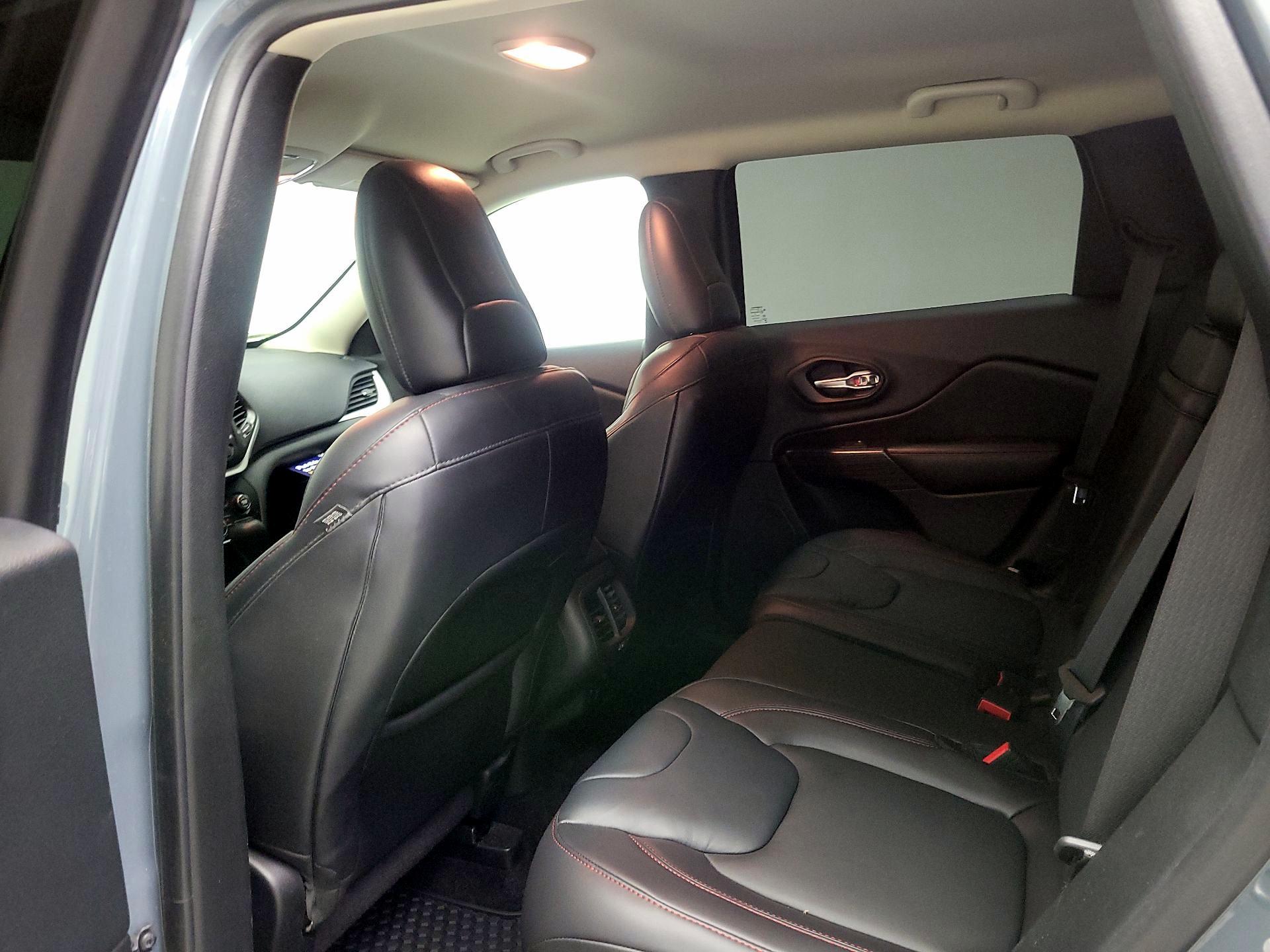 Thumbnail: 2015 Jeep Cherokee - 20