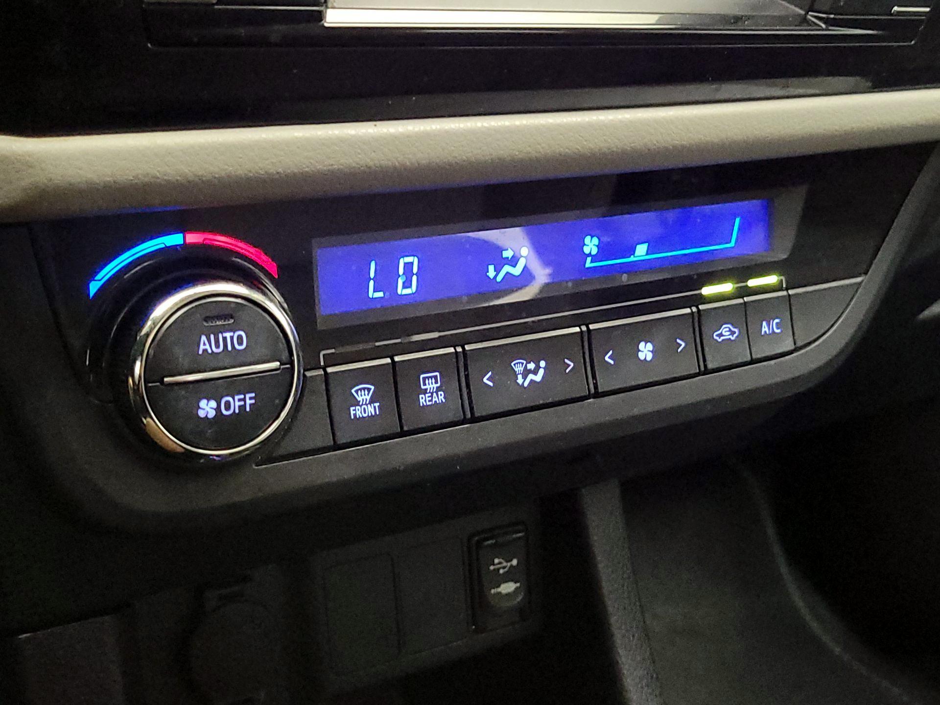 Thumbnail: 2015 Toyota Corolla - 16