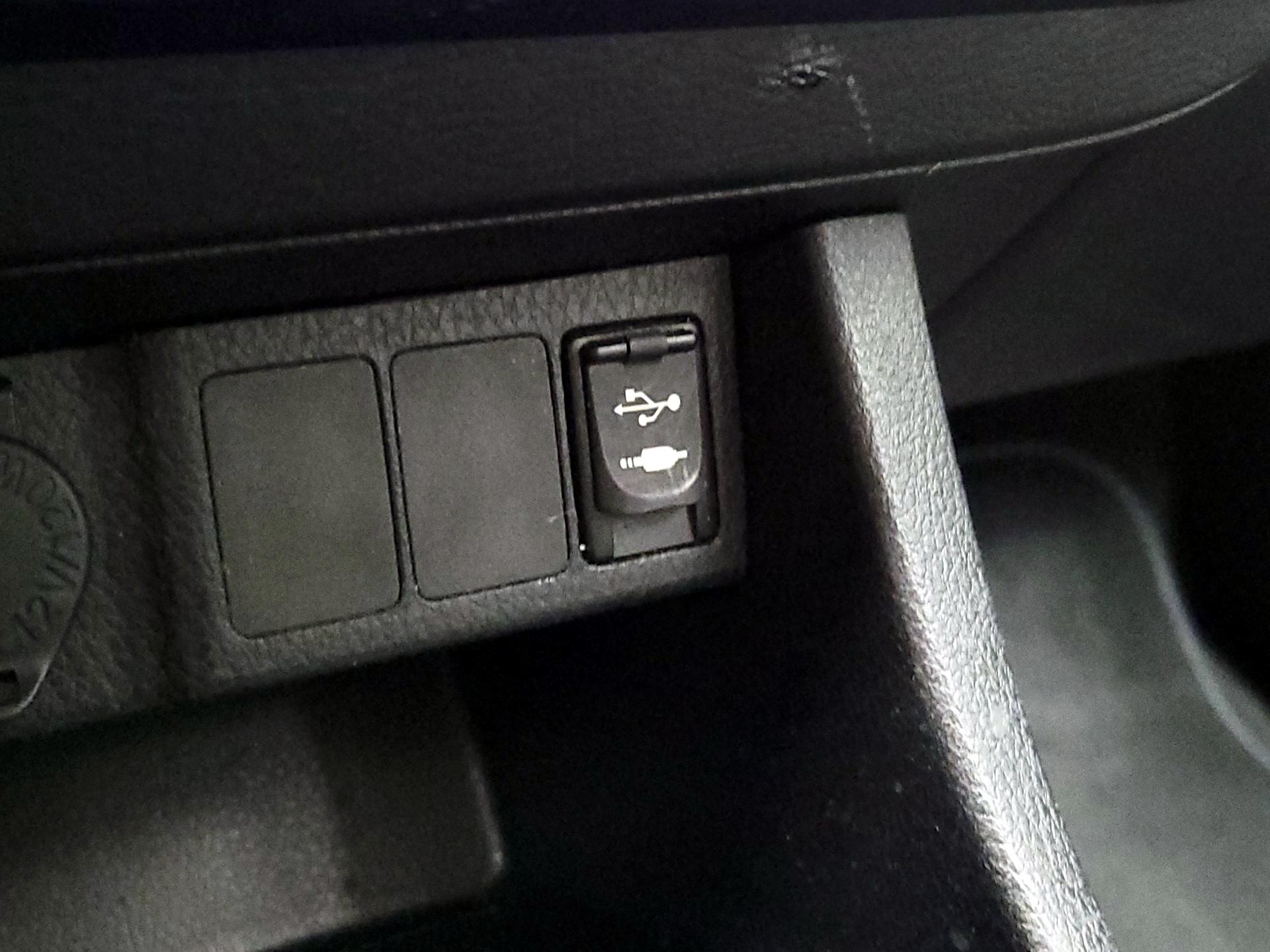 Thumbnail: 2015 Toyota Corolla - 18