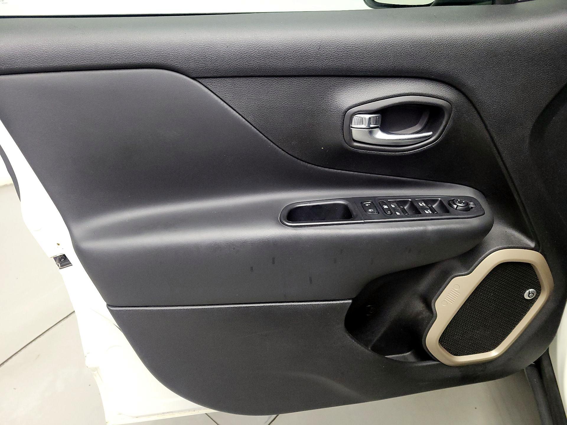 Thumbnail: 2016 Jeep Renegade - 12