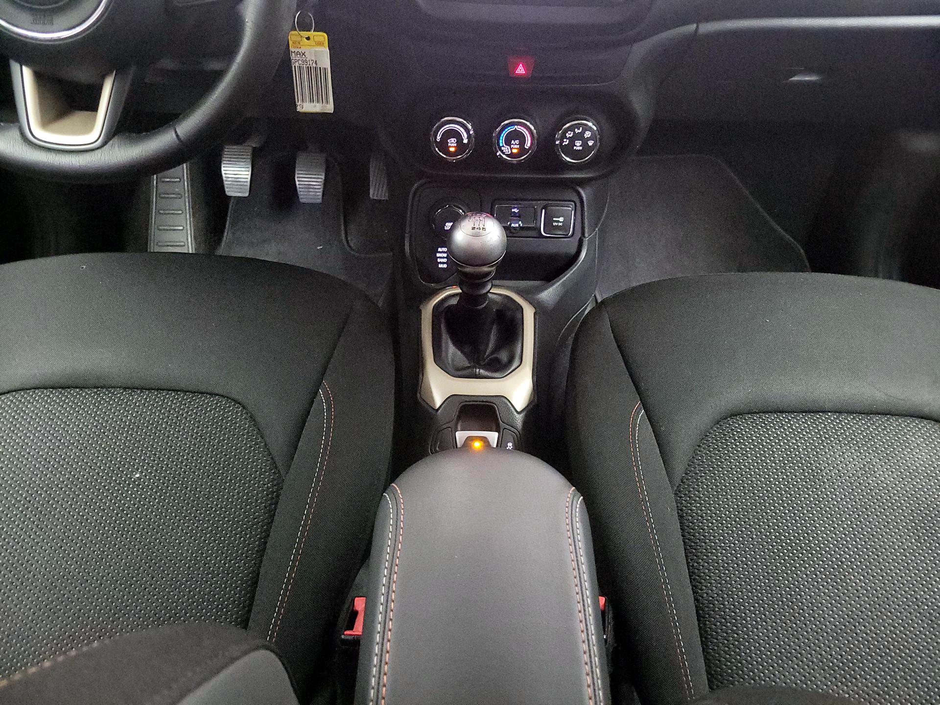 Thumbnail: 2016 Jeep Renegade - 18